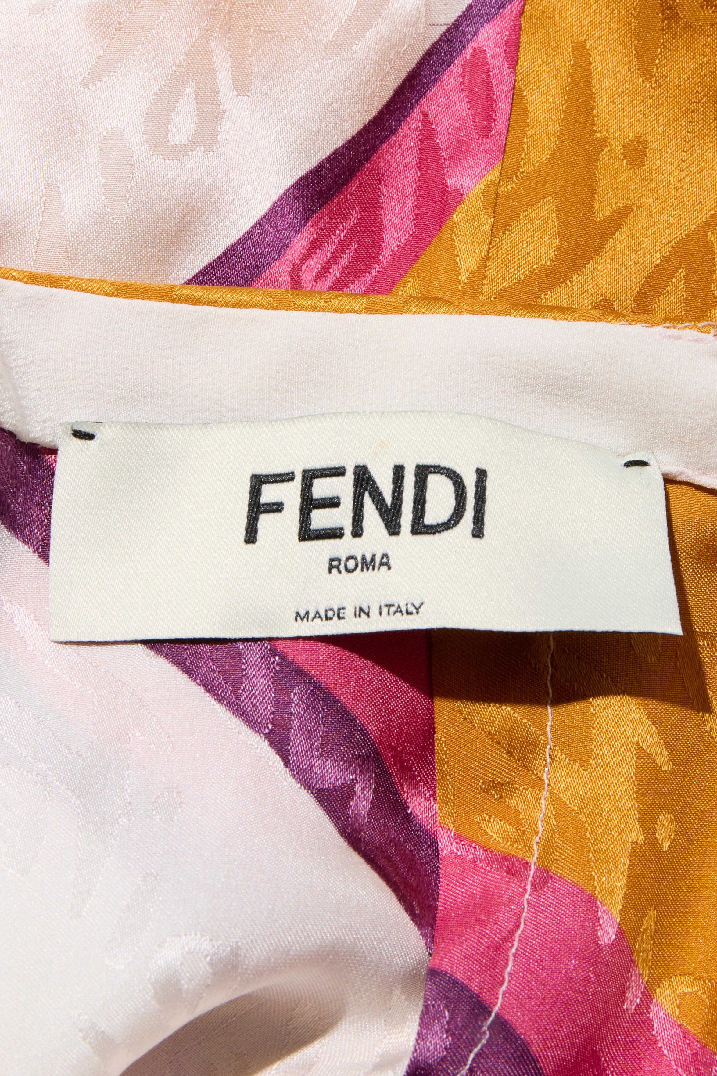 Fendi Primavera 2022 Set in seta con logo jacquard a righe (top e pantaloni), IT 40 in vendita 10