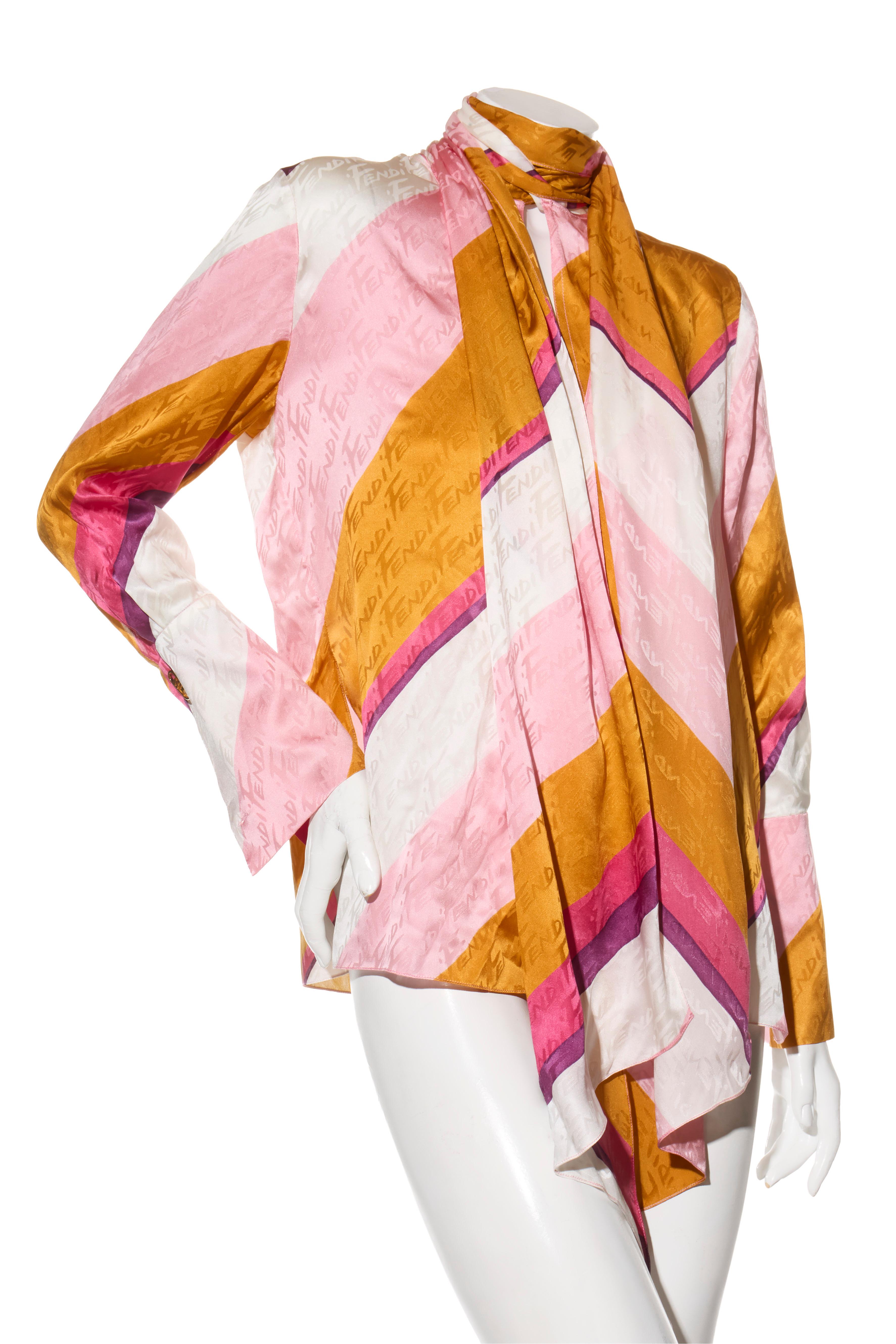 Fendi Primavera 2022 Set in seta con logo jacquard a righe (top e pantaloni), IT 40 in vendita 2
