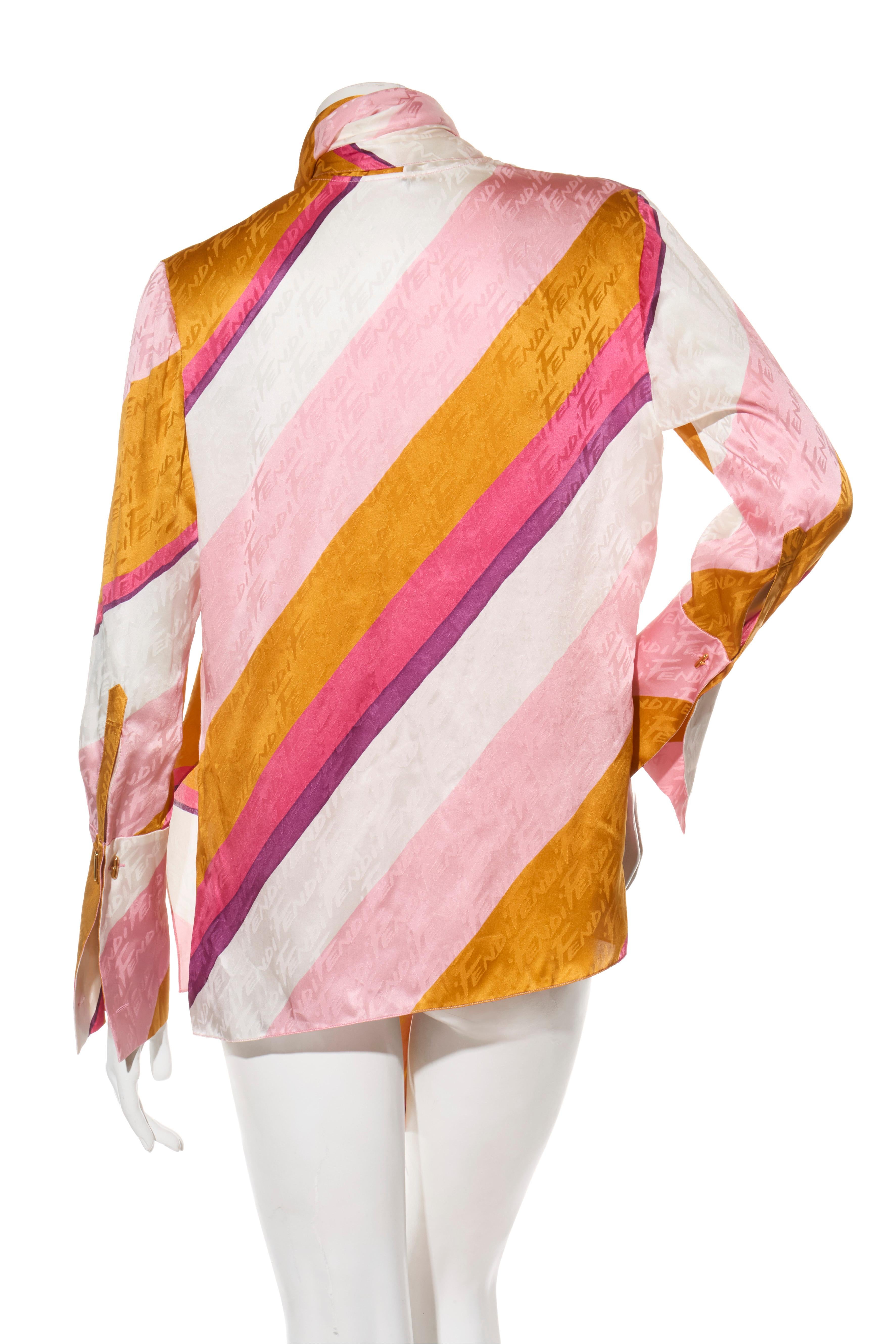 Fendi Primavera 2022 Set in seta con logo jacquard a righe (top e pantaloni), IT 40 in vendita 4