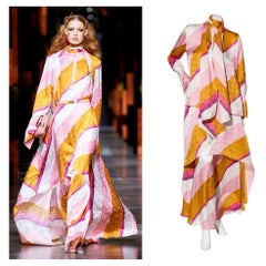 Fendi Primavera 2022 Set in seta con logo jacquard a righe (top e pantaloni), IT 40