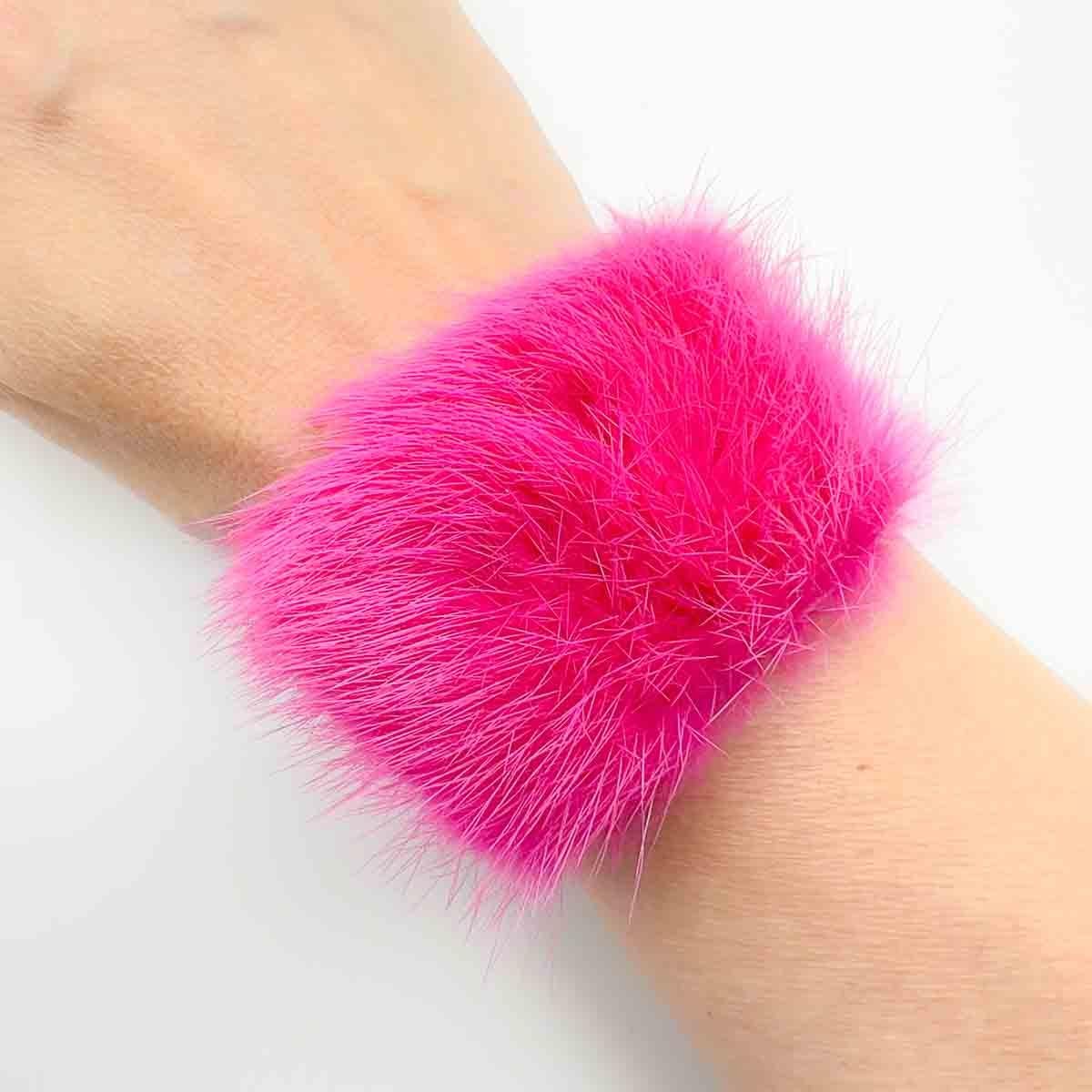 Fendi Statement Shocking Pink Cuff 2000s In Good Condition For Sale In Wilmslow, GB