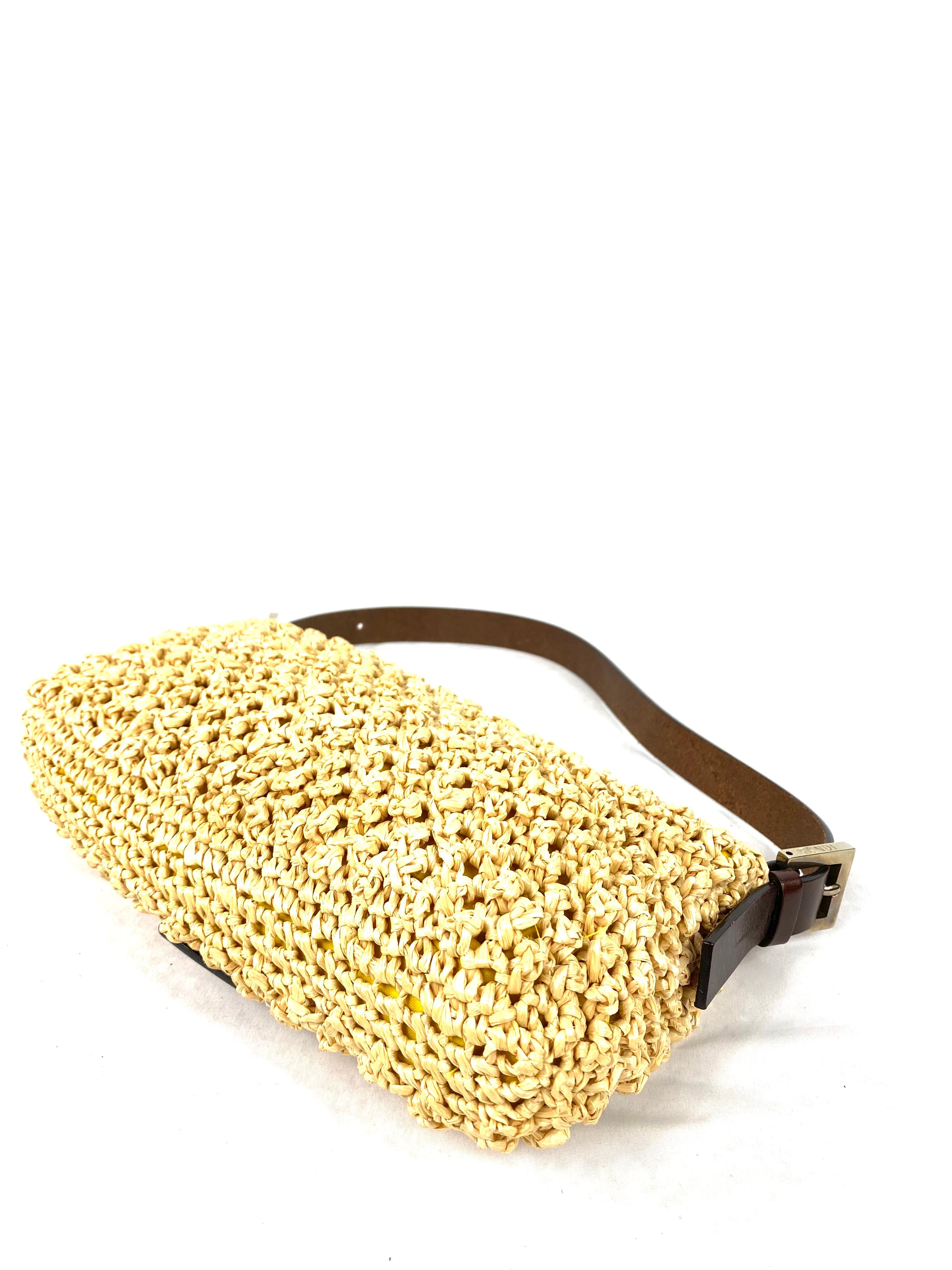 Fendi Stroh Baguette Kleine Umhängetasche im Zustand „Gut“ in Beverly Hills, CA