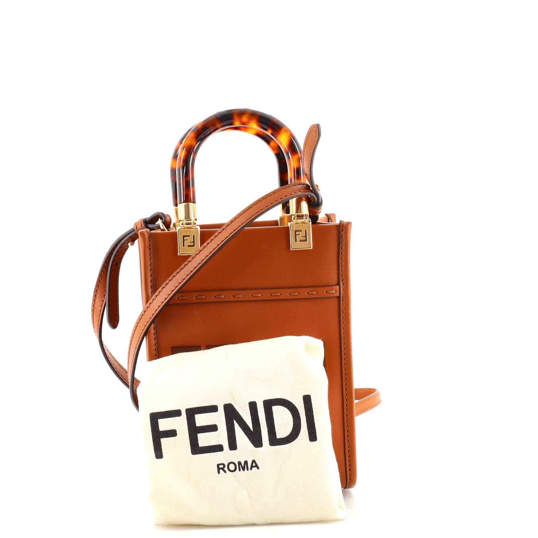 Condition: Great. Minor scuffs and indentations on exterior, creasing on strap, scratches on hardware.
Accessories: Dust Bag, With Strap
Measurements: Handle Drop 3