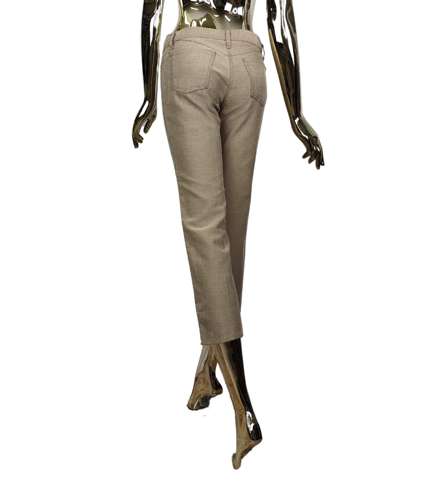 Fendi monogram pants
Sandy / tan color
5 pockets

Measurements:
waist 78.5 cm - 31 in
hips 94 cm - 37 in
external seam length 89 cm - 35 in 
internal seam length 66 cm - 26 in

Good conditions
Multiple minor flaws: one burn mark, one small patch,