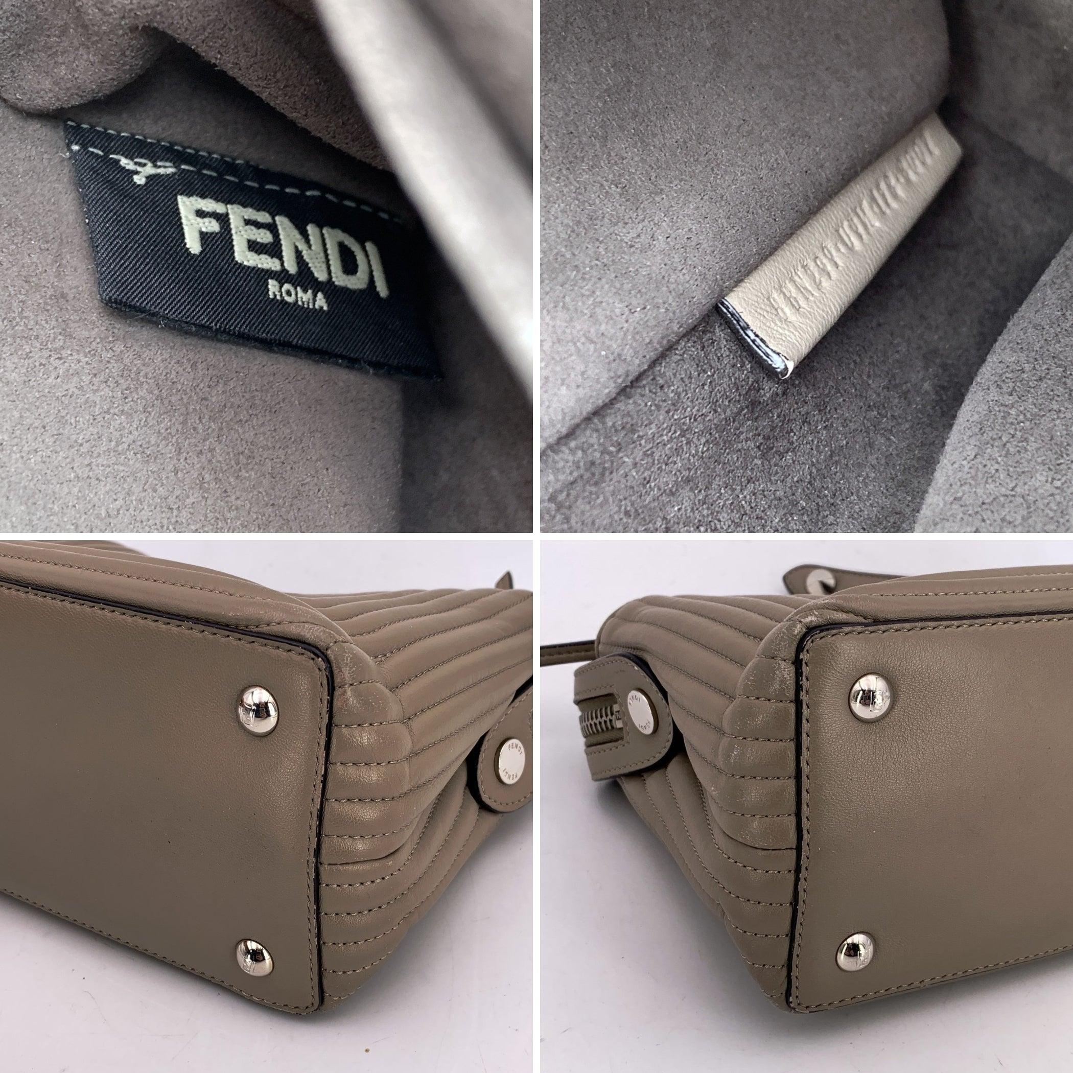 Fendi Sac à bandoulière DotCom Click en cuir matelassé taupe en vente 1