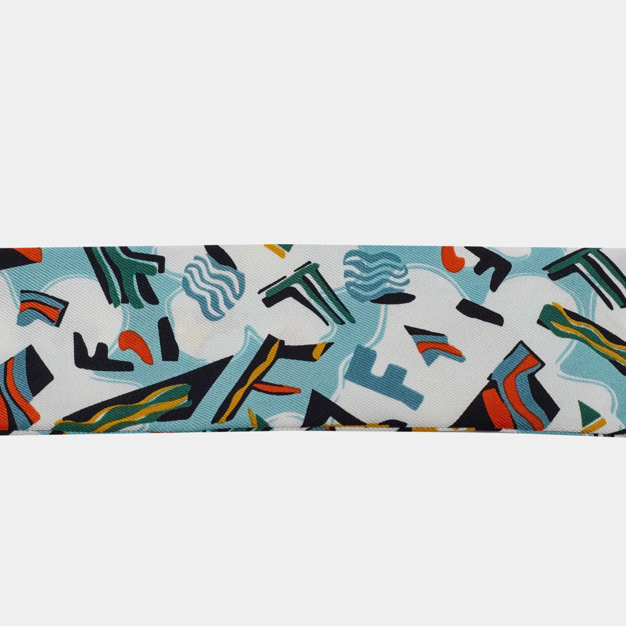 Fendi Teal Blue Printed Silk Bandeau Scarf In Good Condition For Sale In Dubai, Al Qouz 2