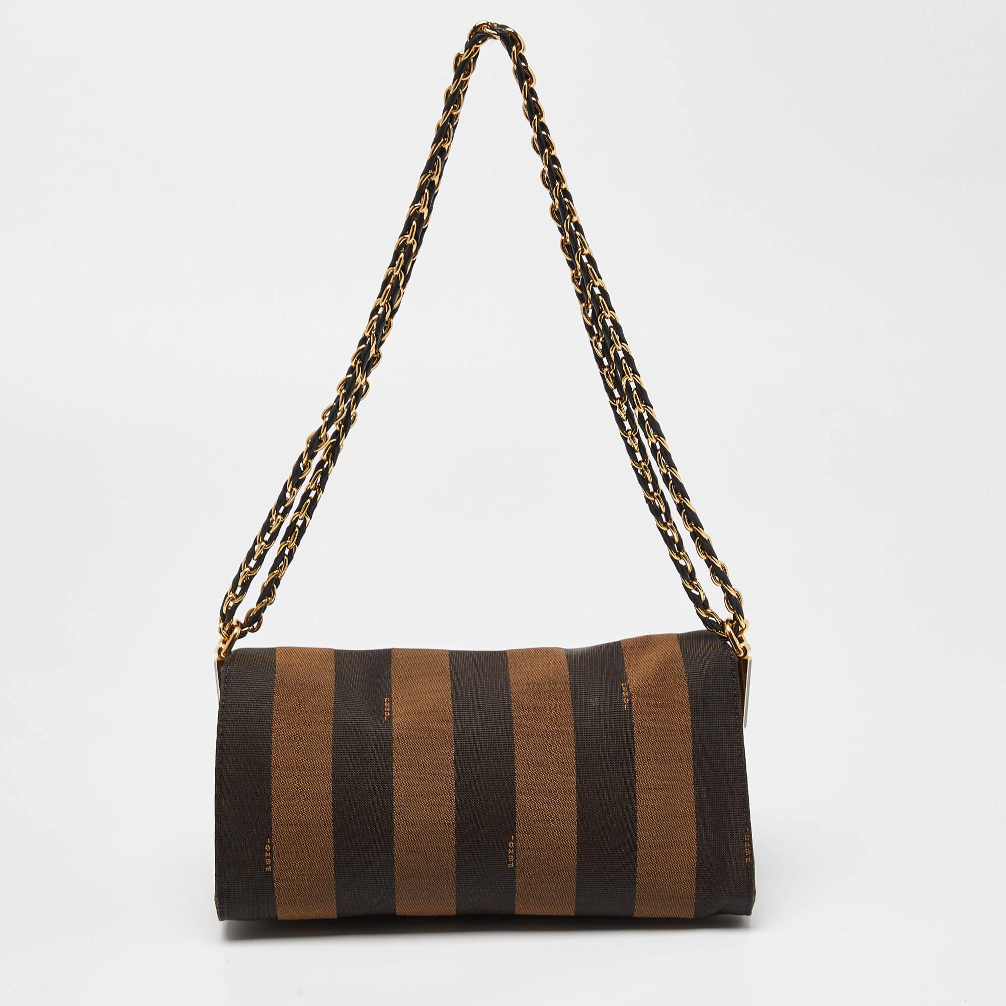 For a look that is complete with style, taste, and a touch of luxe, this designer bag is the perfect addition. Flaunt this beauty on your shoulder and revel in the taste of luxury it leaves you with.

