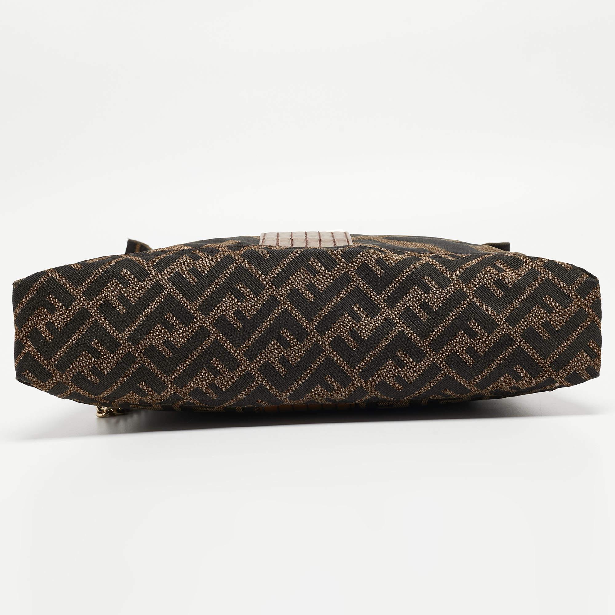 Fendi Tobacco Zucca Canvas and Leather Maxi Baguette Flap Shoulder Bag Bag Bag (Sac à bandoulière à rabat) en vente 12