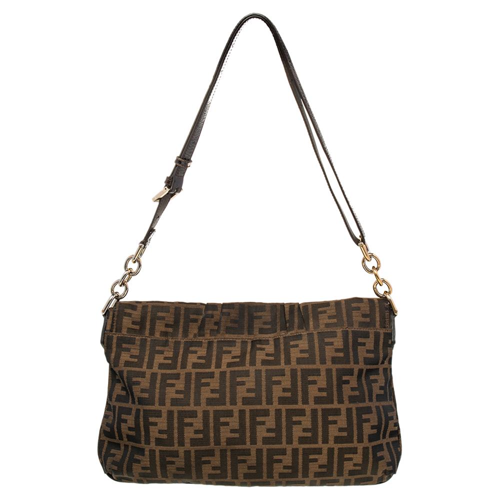 Fendi is synonymous with high style and luxury. This classy bag from the brand is crafted on canvas with a classic monogram Zucca pattern and patent leather. It has a flap front and features a Fendi gold-tone plaque. It has a leather shoulder strap