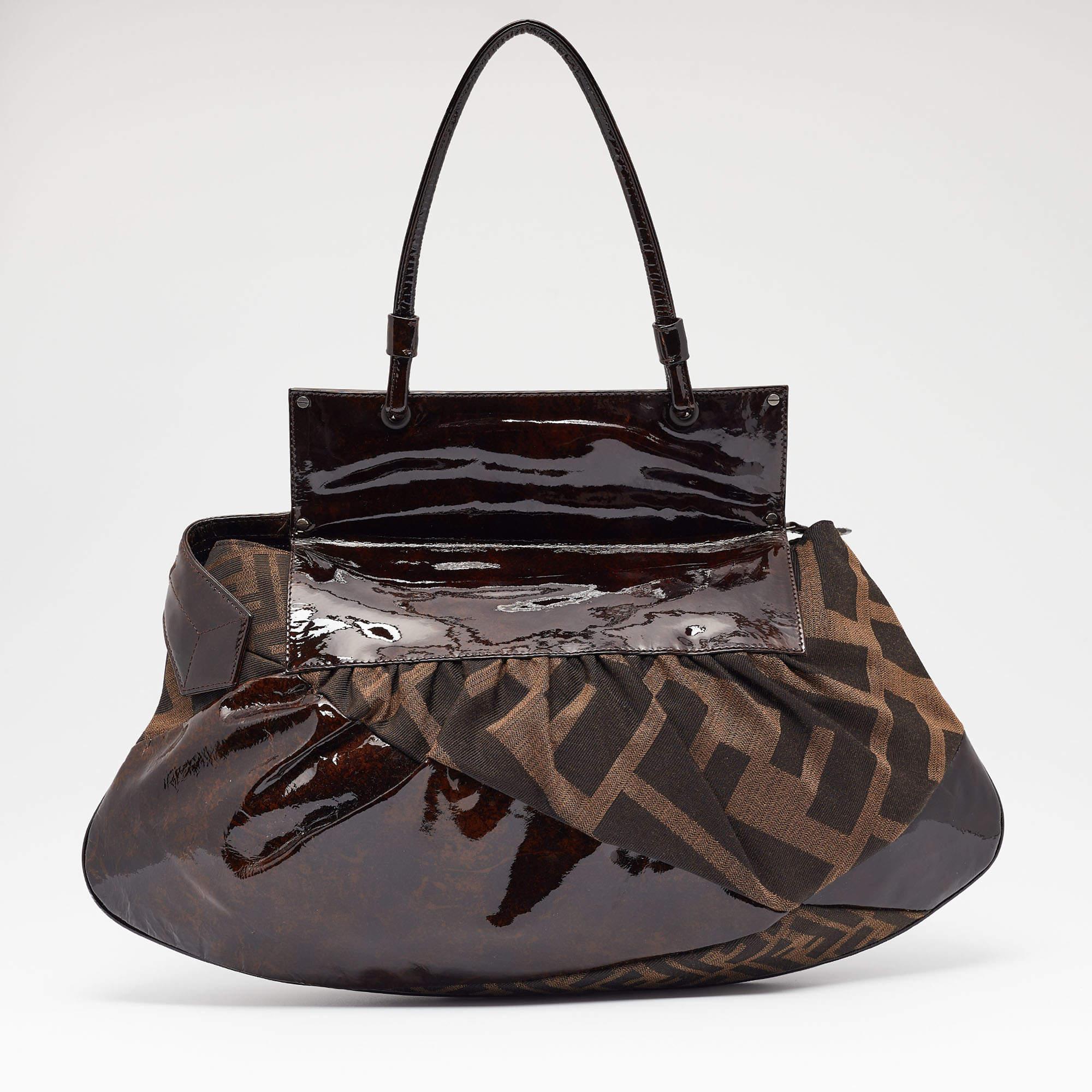 The fashion house’s tradition of excellence, coupled with modern design sensibilities, works to make this Fendi bag one of a kind. It's a fabulous accessory for everyday use.

Includes: Original Dustbag

