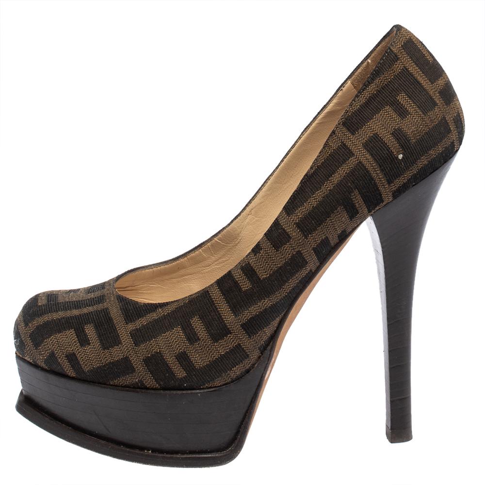 Trust Fendi to make you look stylish with these Fendista pumps. The brown pumps are creatively crafted from Zucca coated canvas. These Italian beauties come with a 14 cm heel, a leather-lined insole, solid platforms for maximum grip, and the