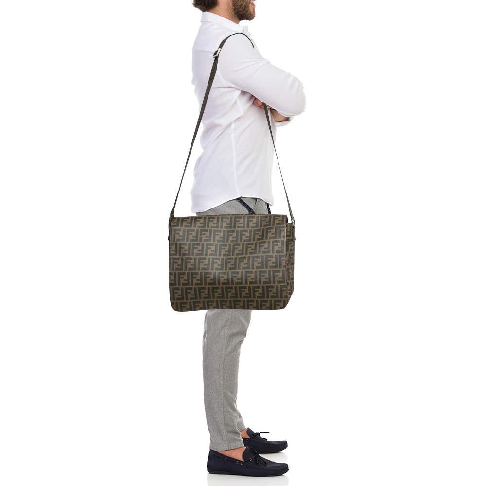 Trust messenger bags to offer functional ease and a comfortable carrying experience. Smartly designed the bag has an appealing exterior and a spacious interior. Perfect for work and weekend getaways.