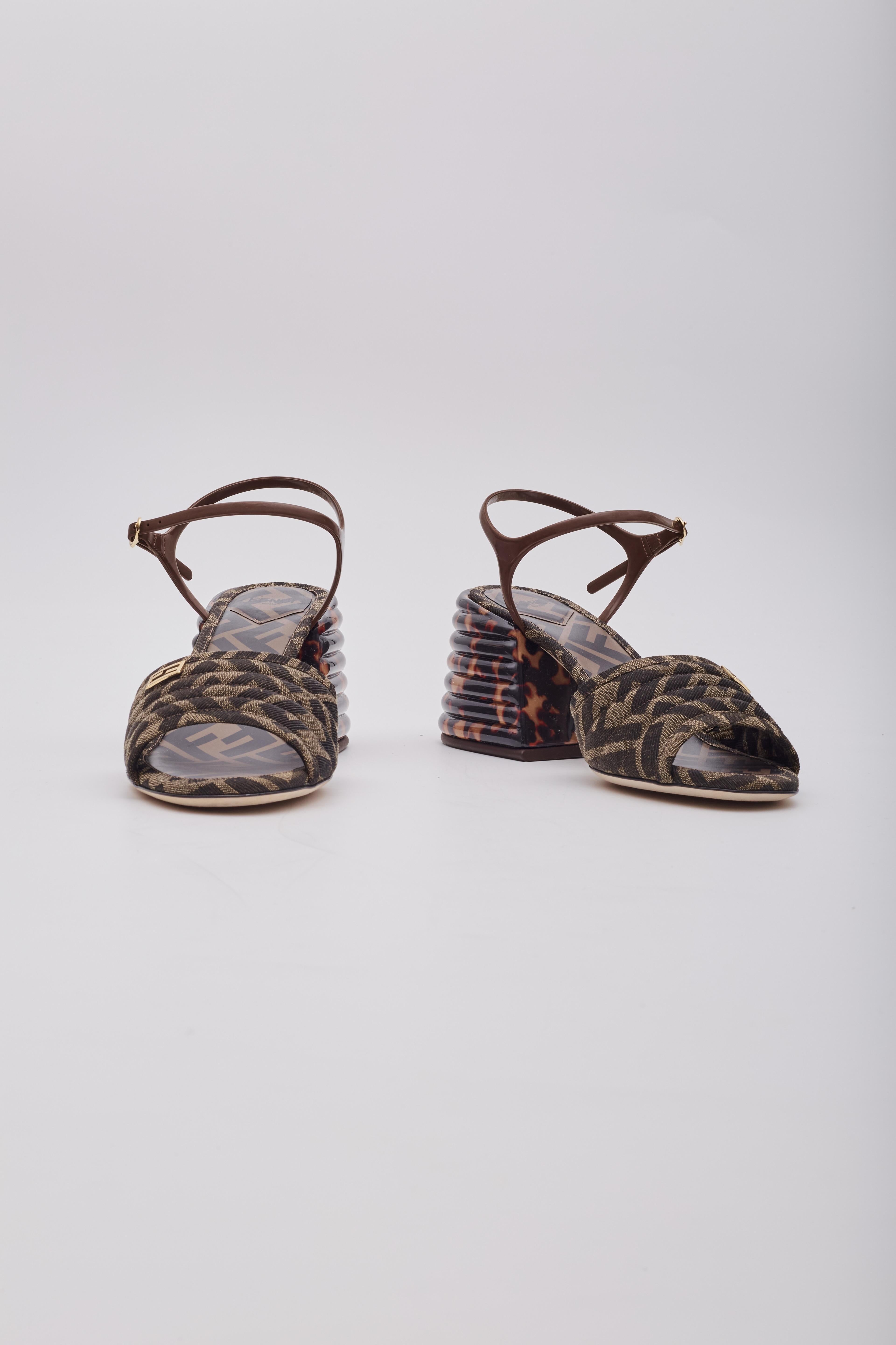 Fendi Tobacco Zucca FF Tortoise Slingback Sandal Wedges (EU 39.5) In Excellent Condition For Sale In Montreal, Quebec