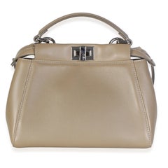 Sac à main emblématique Mini Peekaboo de Fendi en cuir Nappa Tortora