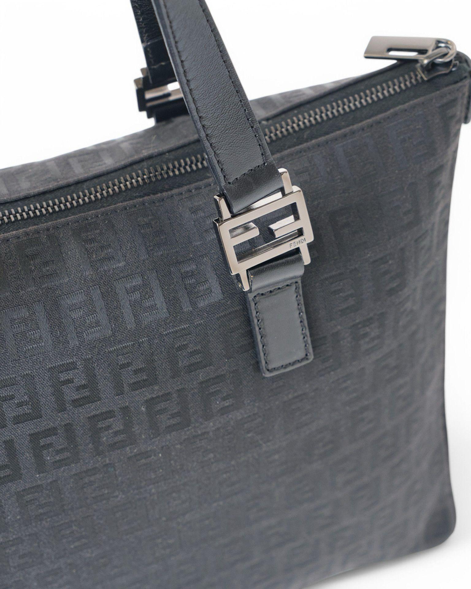 Fendi Tote Klein FF Nylon Schwarz im Angebot 2