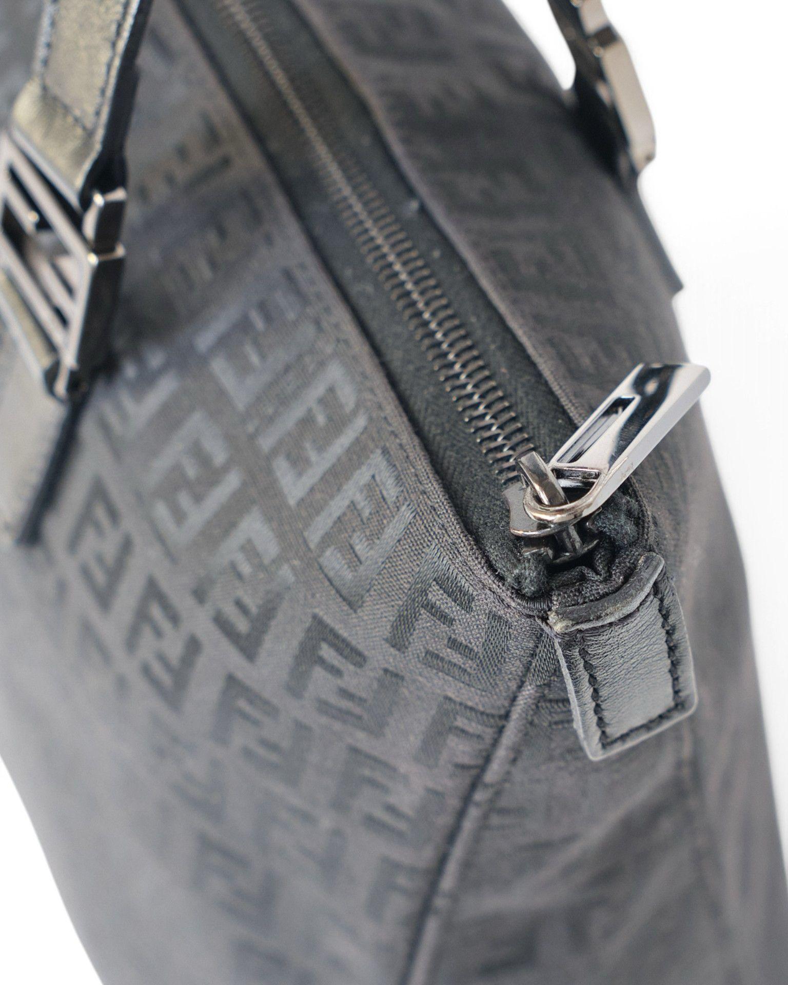 Fendi Tote Klein FF Nylon Schwarz im Angebot 4