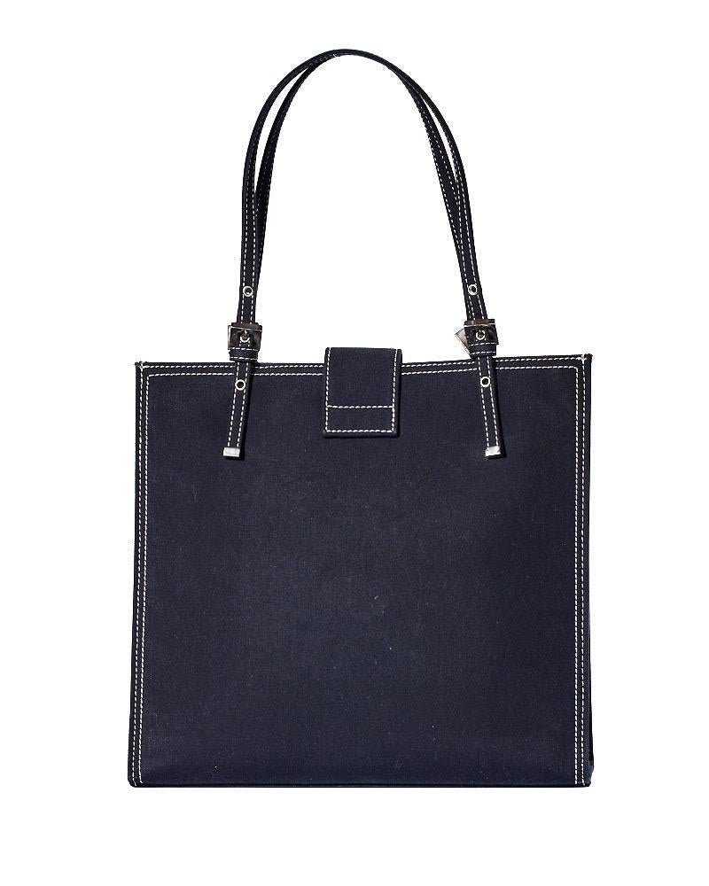 Fendi Tote Square MM Denim Blu Borsa spalla In Excellent Condition For Sale In Torre Del Greco, IT