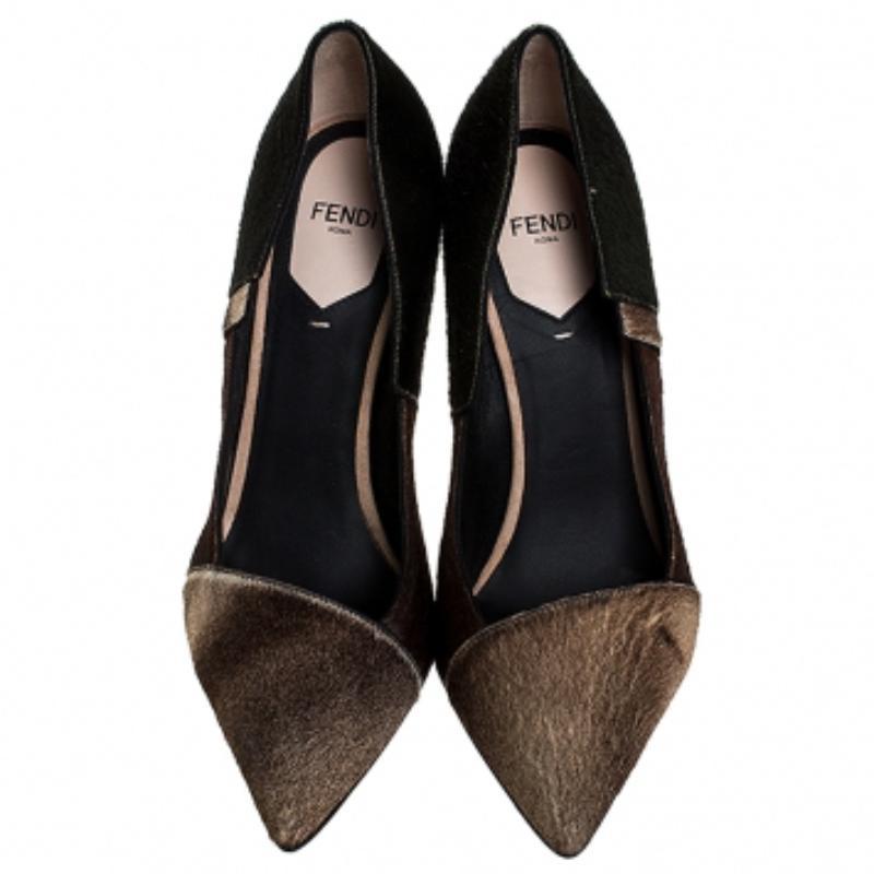 Fendi Dreifarbige Kalbshaar-Pumps mit spitzer Zehe Größe 37,5 (Schwarz) im Angebot