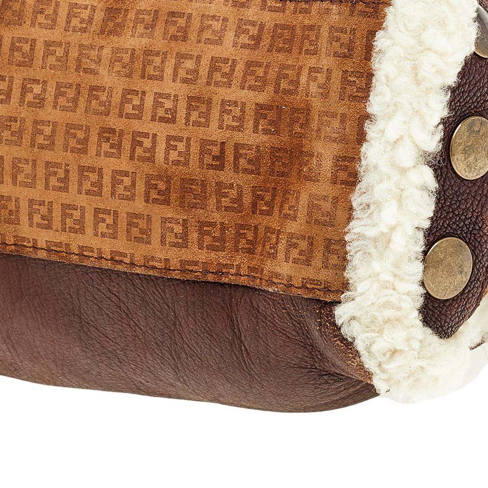 Fendi Dreifarbige Umhängetasche aus Leder und Shearling-Seil 5