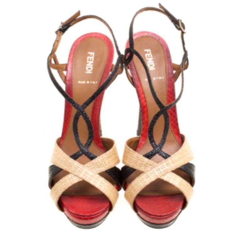 Sandales compensées Fendi tricolores en raphia et peau de serpent à brides, taille 39 Bon état - En vente à Dubai, Al Qouz 2