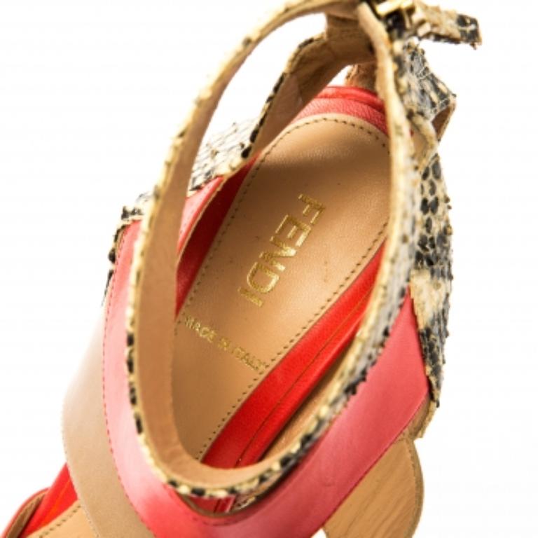 Fendi Tricolor Leder und Python Leder Knöchelriemen Plattform Sandalen Größe 37 im Zustand „Gut“ im Angebot in Dubai, Al Qouz 2