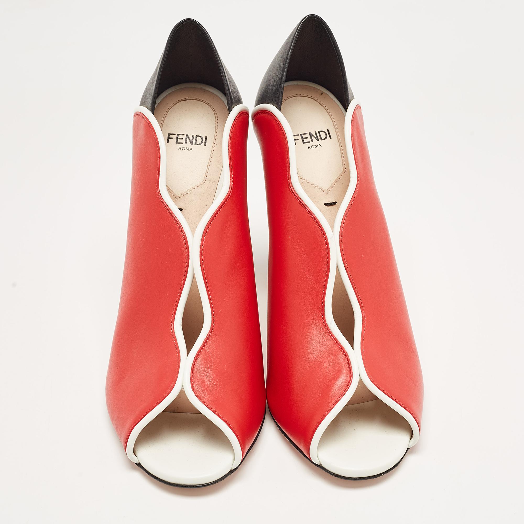 Women's Fendi Tricolor Leather Scallop Lined Peep Toe Pumps Size 37.5 For Sale
