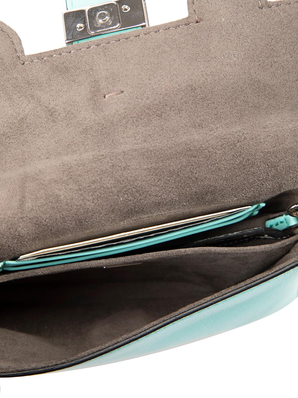  Fendi - Pochette convertible en cuir turquoise Pour femmes 