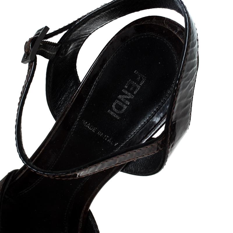 Fendi Two Tone Patent Leather Bubble Platform Ankle Strap Sandals Size 37 In Good Condition In Dubai, Al Qouz 2