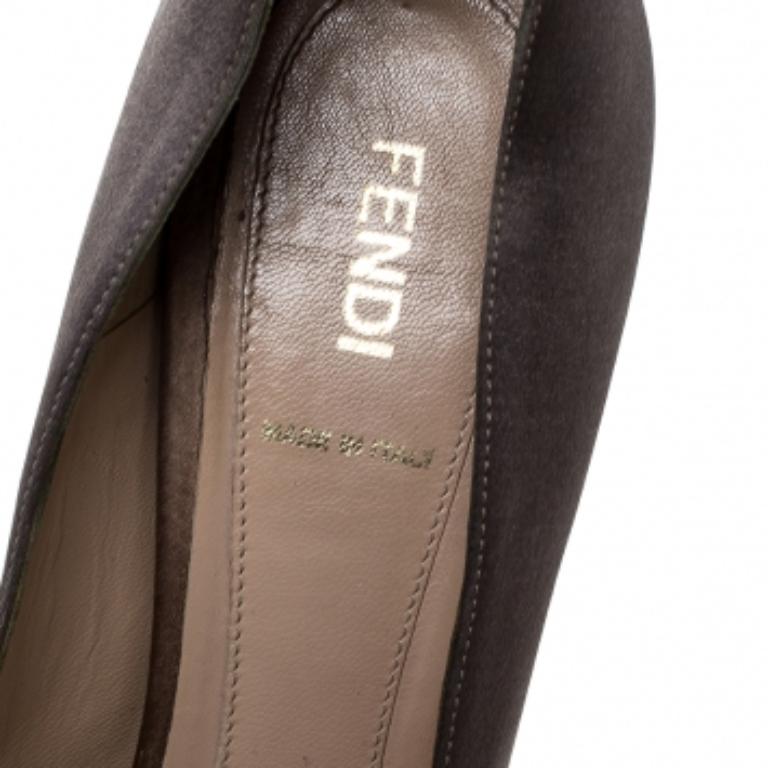 Fendi Zweifarbige Plateau-Pumps aus Satin mit Schleife und Peep Toe Größe 39 Damen im Angebot