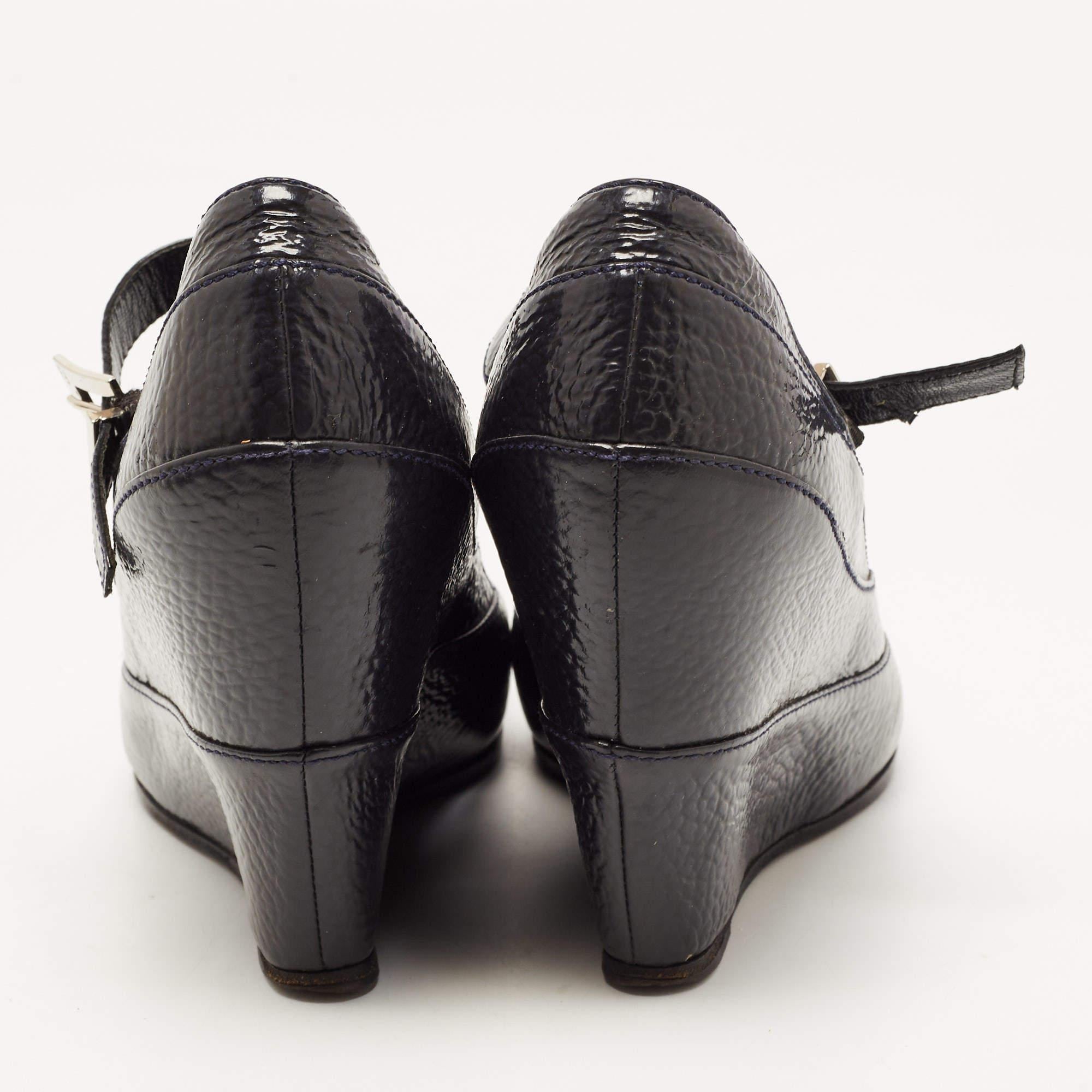 Fendi Zwei Ton strukturiertes Leder Mary Jane Keil Pumps Größe 39 Damen