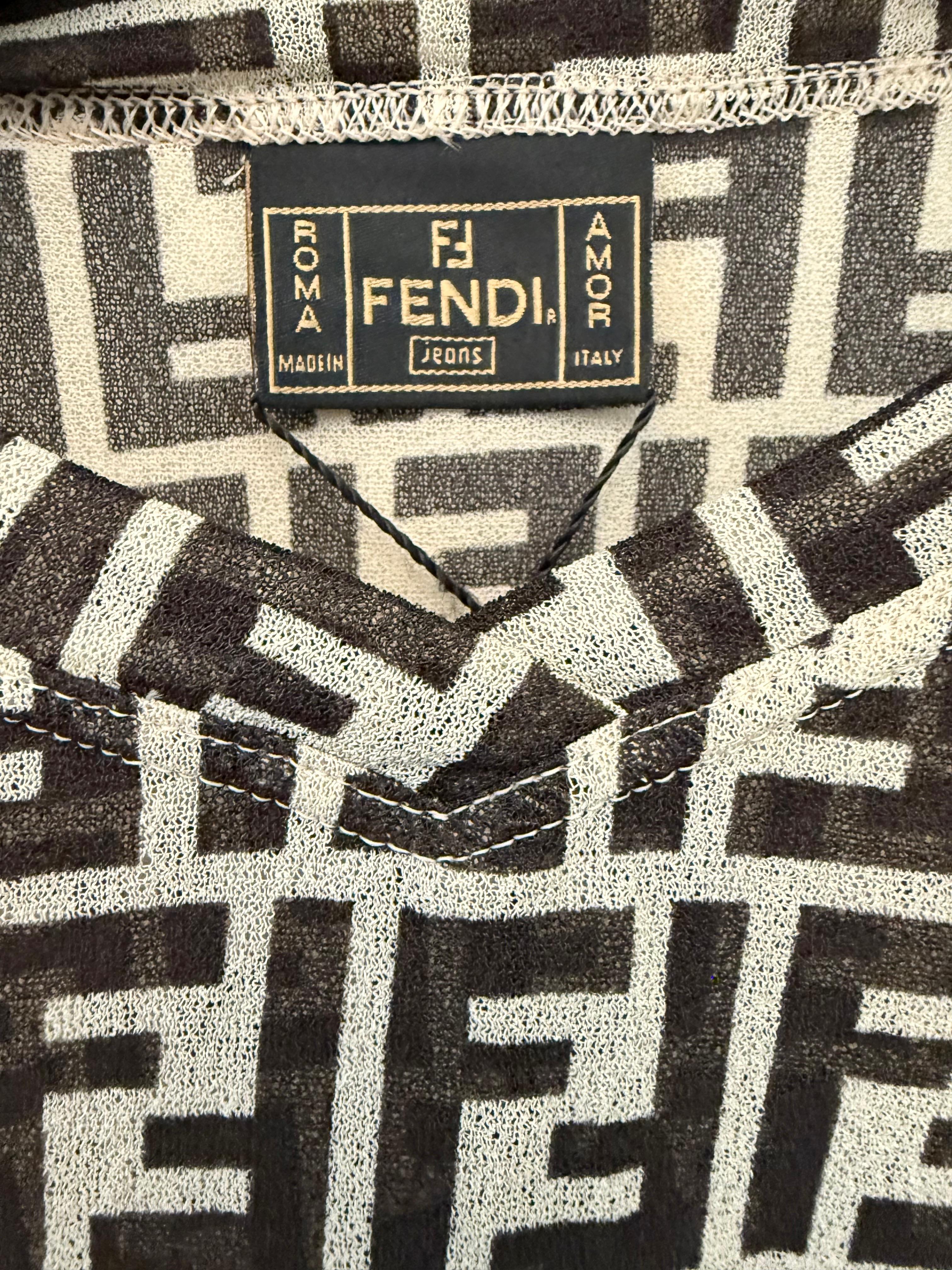 Nero V.I.I. Top in rete con scollo a V e Monogram di Fendi in vendita