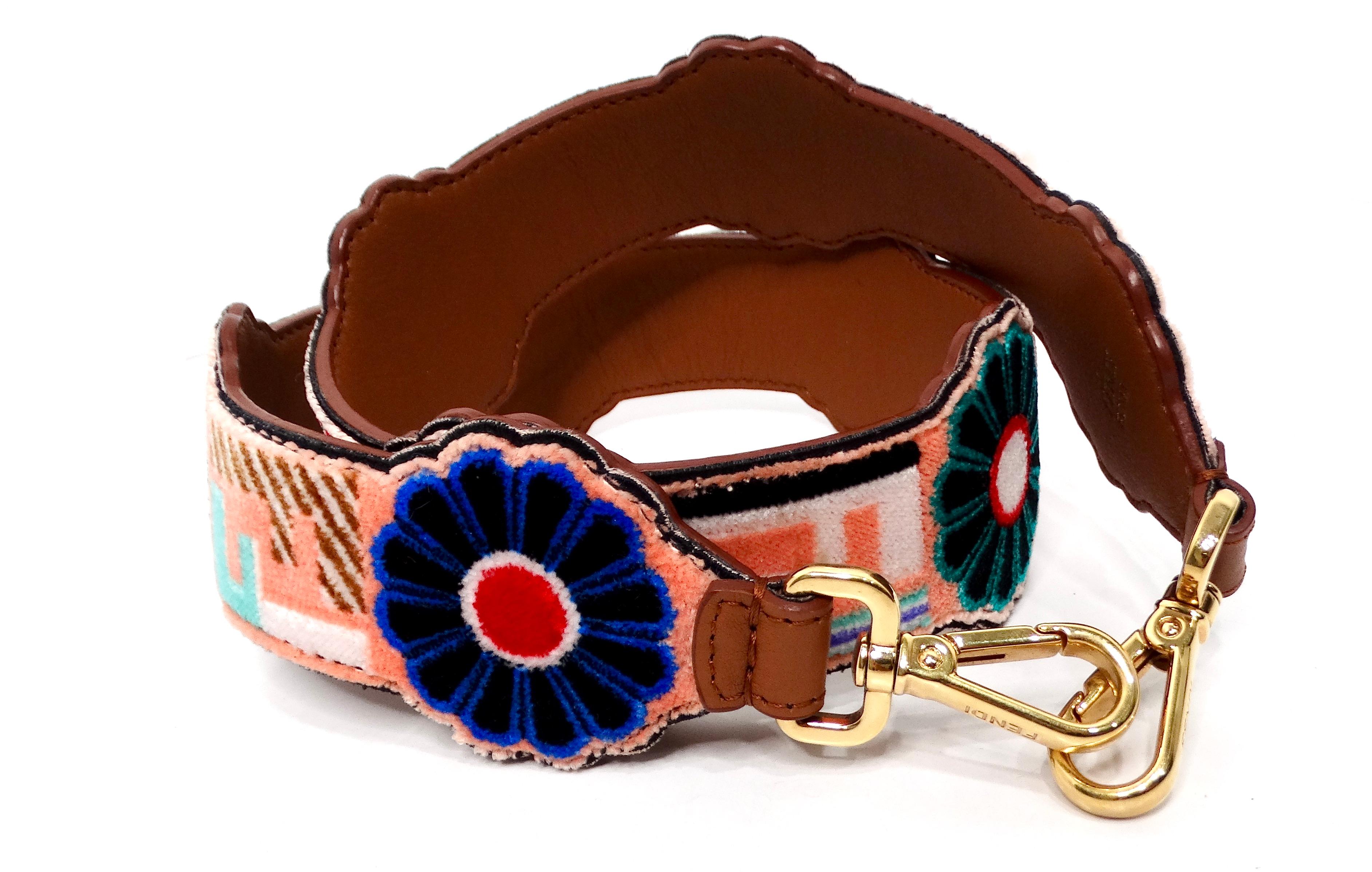 Fendi Velours Multicolore Logo floral Sac en cuir Bandoulière Bon état - En vente à Scottsdale, AZ