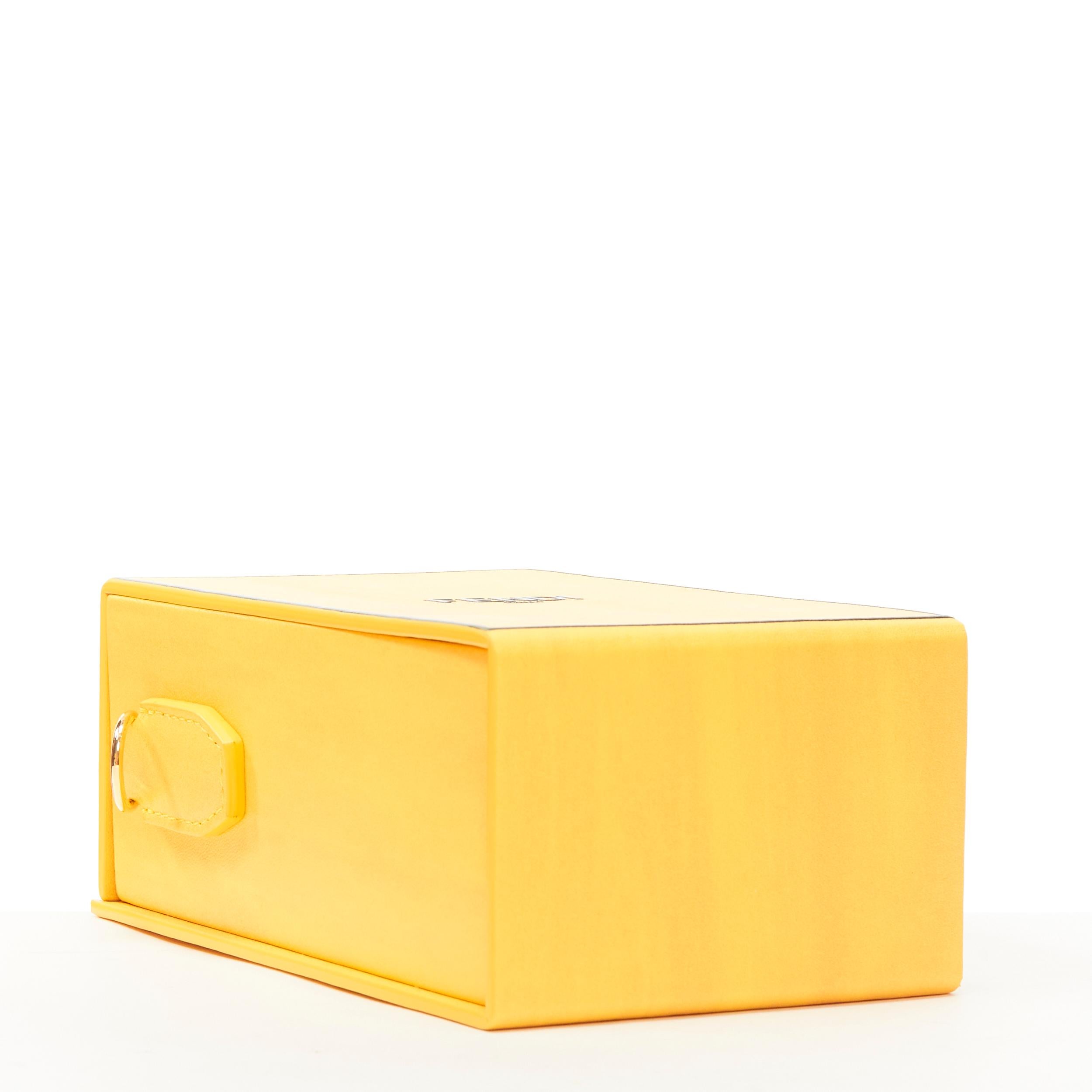 FENDI Vertical Box Signatur gelb-schwarze Crossbody-Tasche im Angebot 2