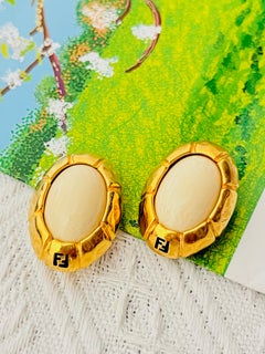 Fendi Vintage 1980er Jahre Asymmetrische Fendista Logo FF Elfenbein Oval Chunky Clip-Ohrringe