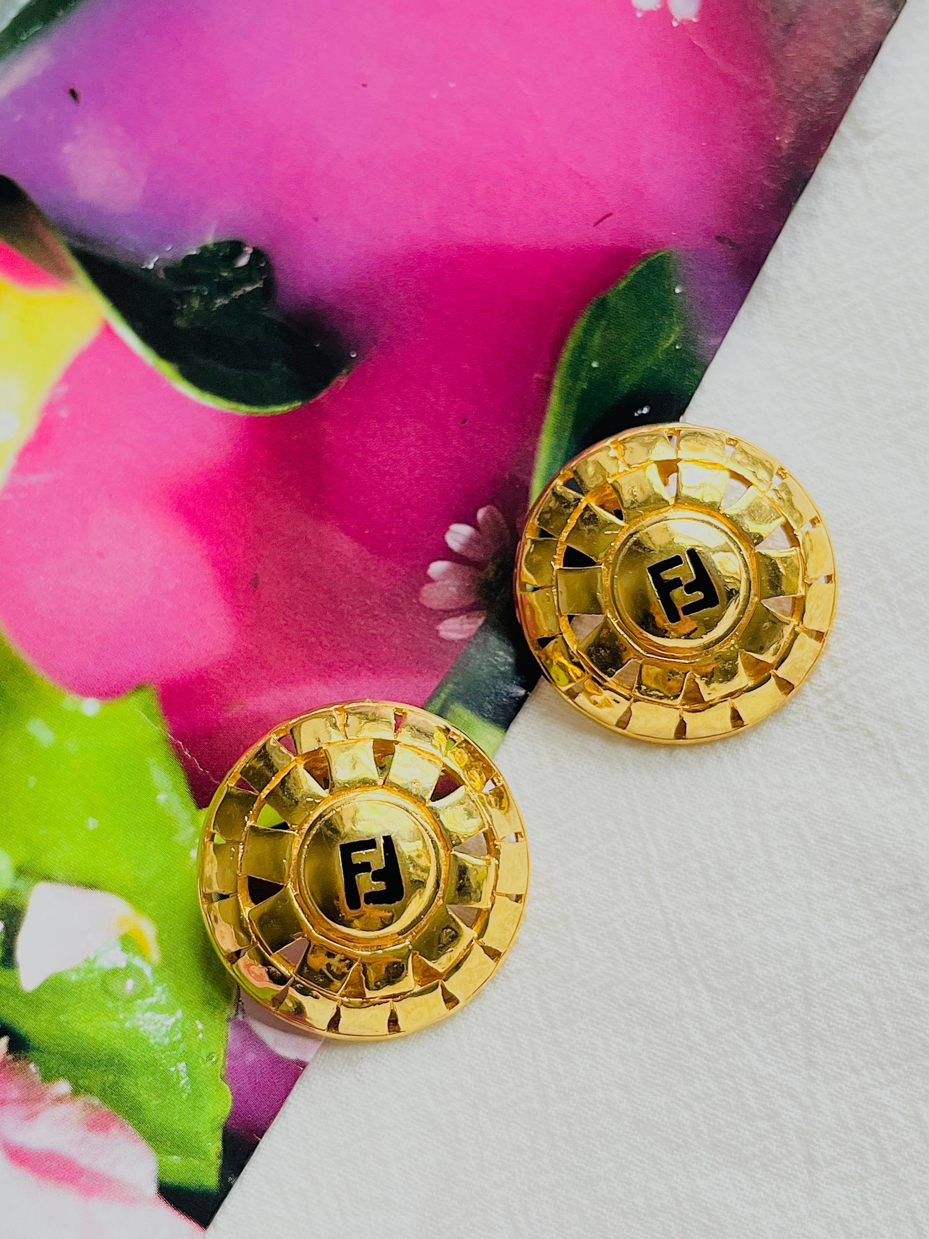 Fendi Vintage 1980s F Fendista Logo Barock Rund durchbrochene Dome Clip Ohrringe im Zustand „Hervorragend“ in Wokingham, England