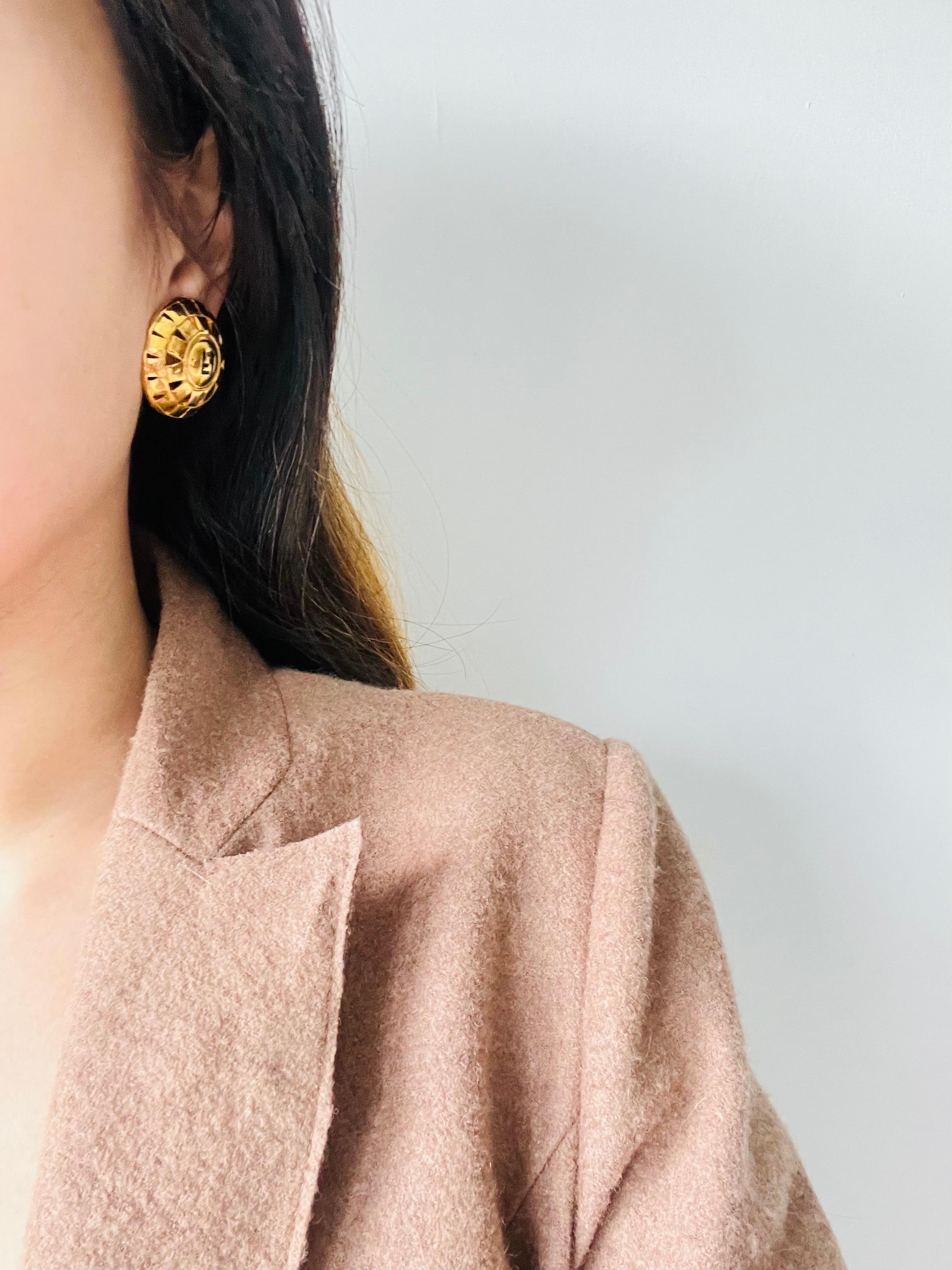 Fendi Vintage 1980s F Fendista Logo Barock Rund durchbrochene Dome Clip Ohrringe 1