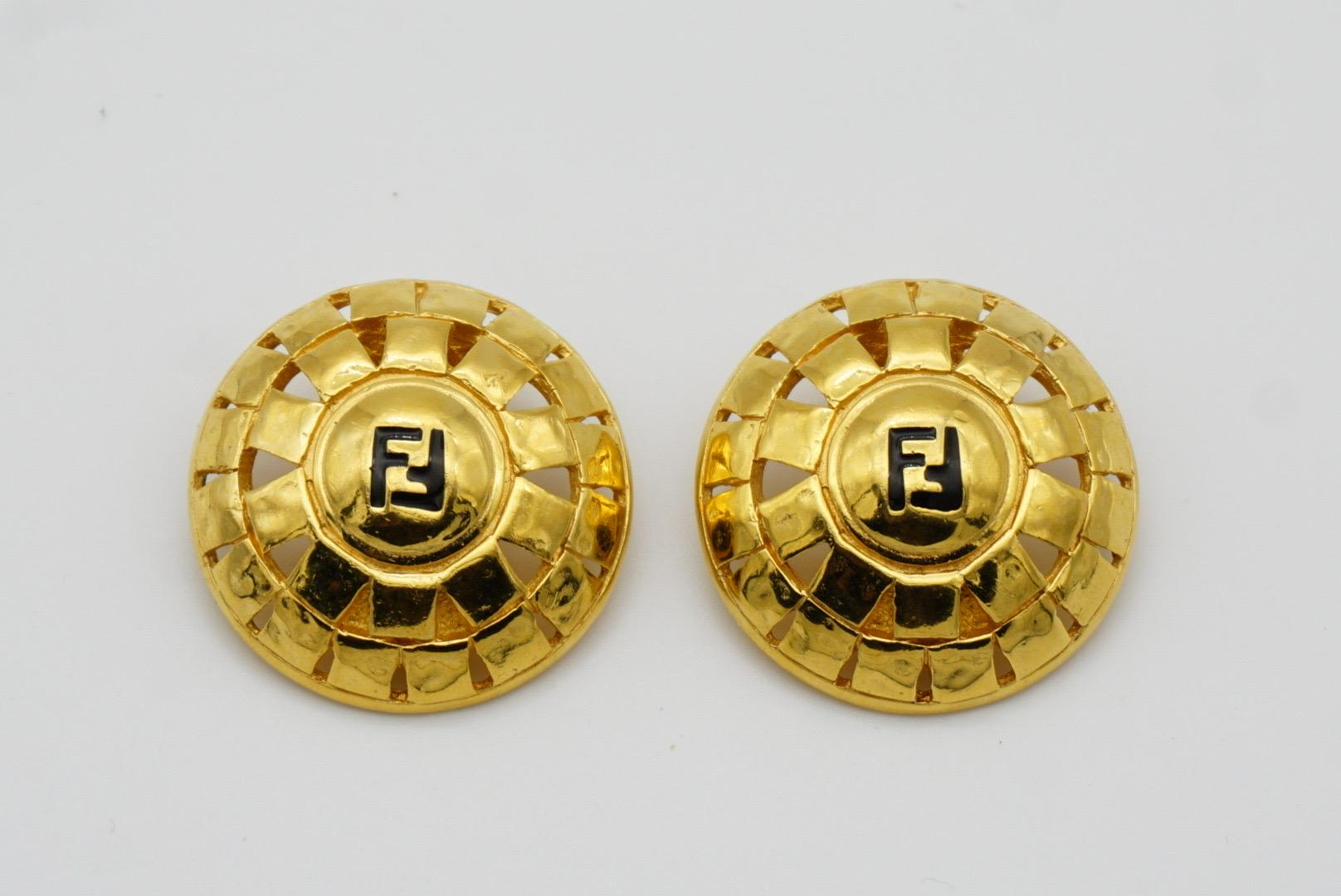 Fendi Vintage 1980s Fendista Logo Baroque Round Openwork Gold Clip Earrings en vente 2