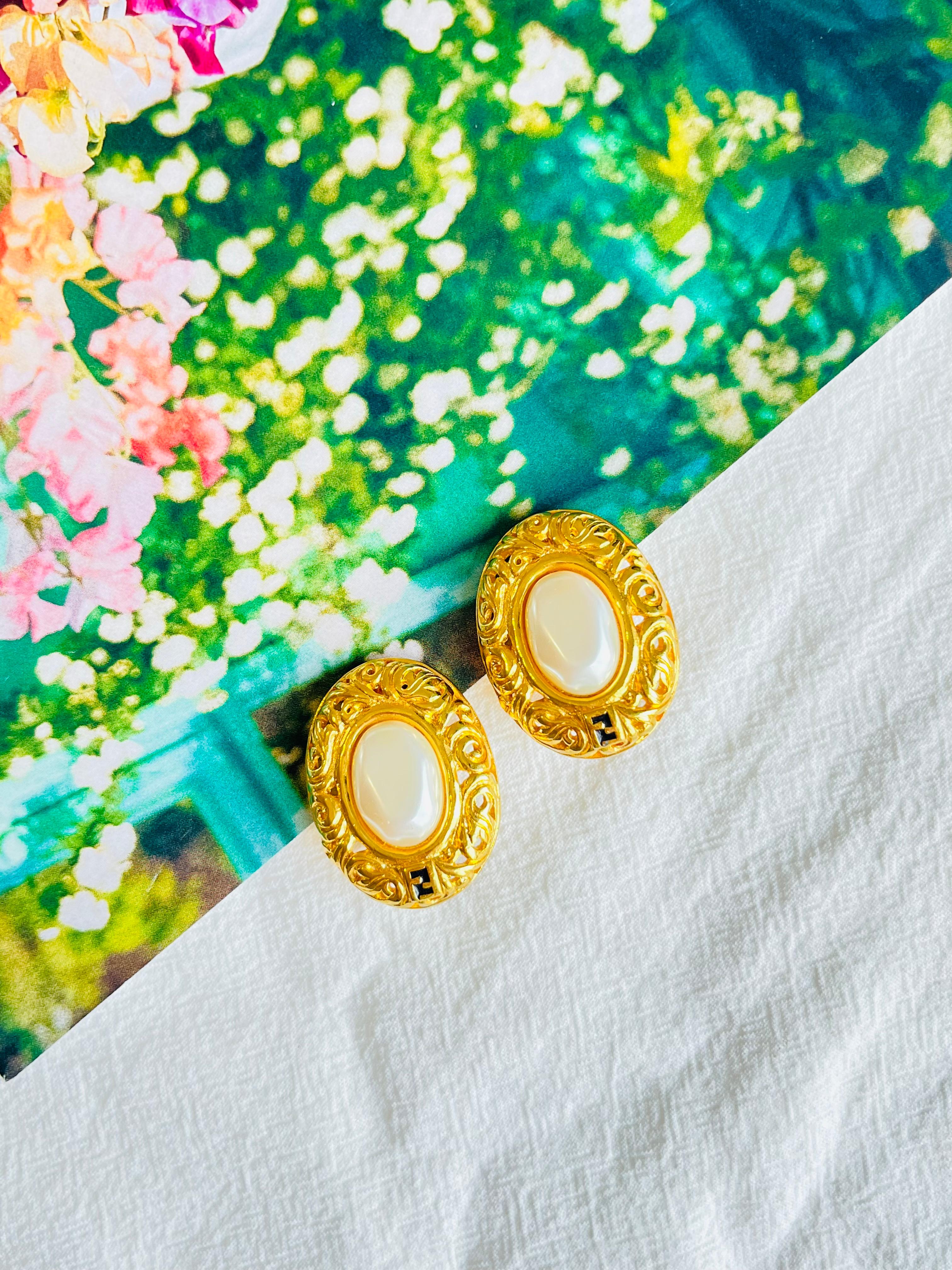 Fendi Vintage 1980er Fendista Logo Schwarz F Oval Perlenblatt Relief Clip-Ohrringe im Zustand „Hervorragend“ im Angebot in Wokingham, England