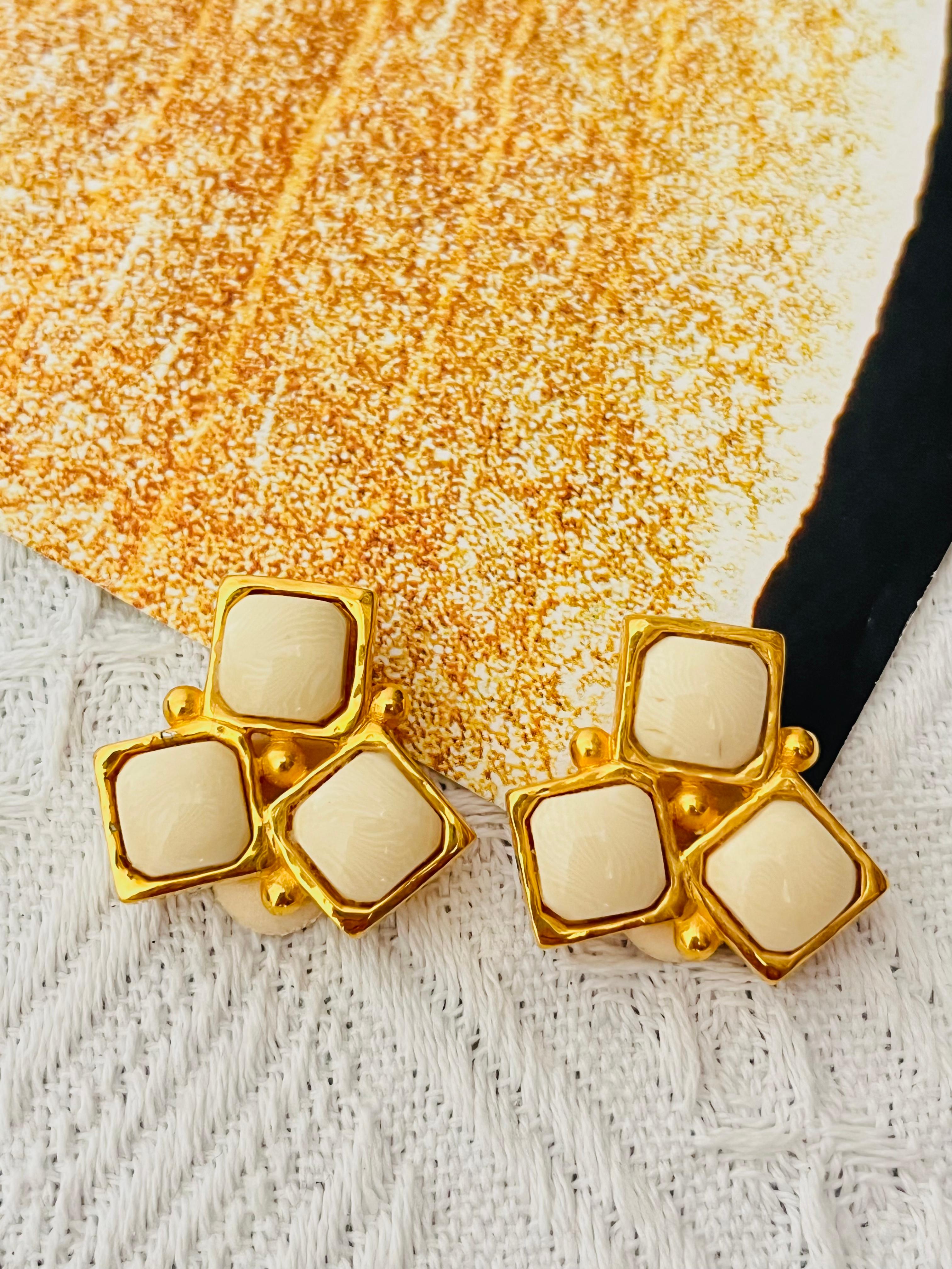 Fendi Vintage 1980s Fendista Black Logo FF Ivory Geometric Trio Square Cube Cabochon Modernist Clip Earrings, Gold Plated 

Very good condition. Very light clip on surface, barely noticeable. 100% Genuine.

Unique design.  Logos FF at each side of
