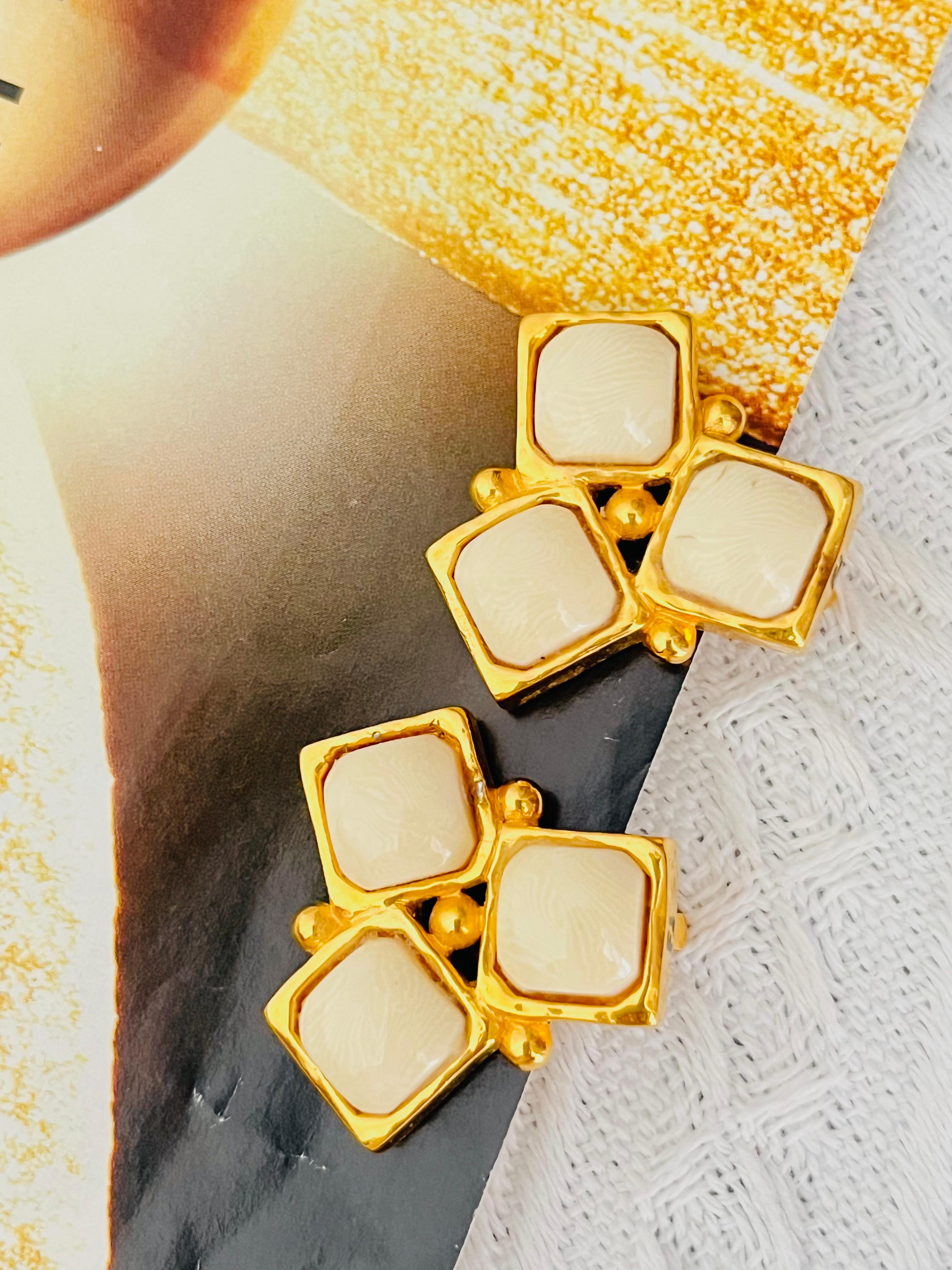 Fendi Vintage 1980s Fendista Logo FF Ivory Geometric Trio Square Clip Earrings In Good Condition For Sale In Wokingham, England