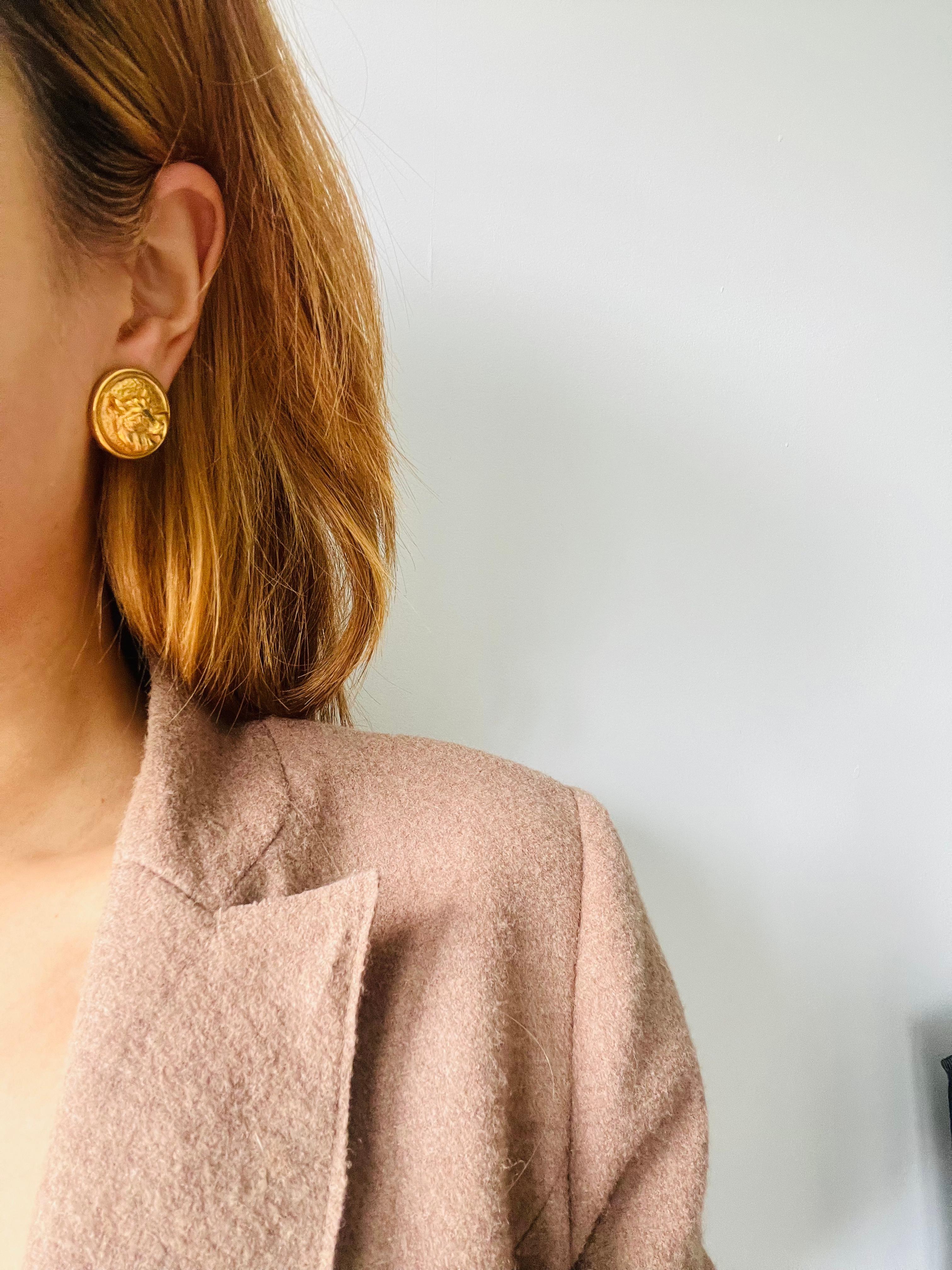 Women's or Men's Fendi Vintage 1980s Zodiac Taurus Circle Round Relief Bull Ox Gold Clip Earrings For Sale