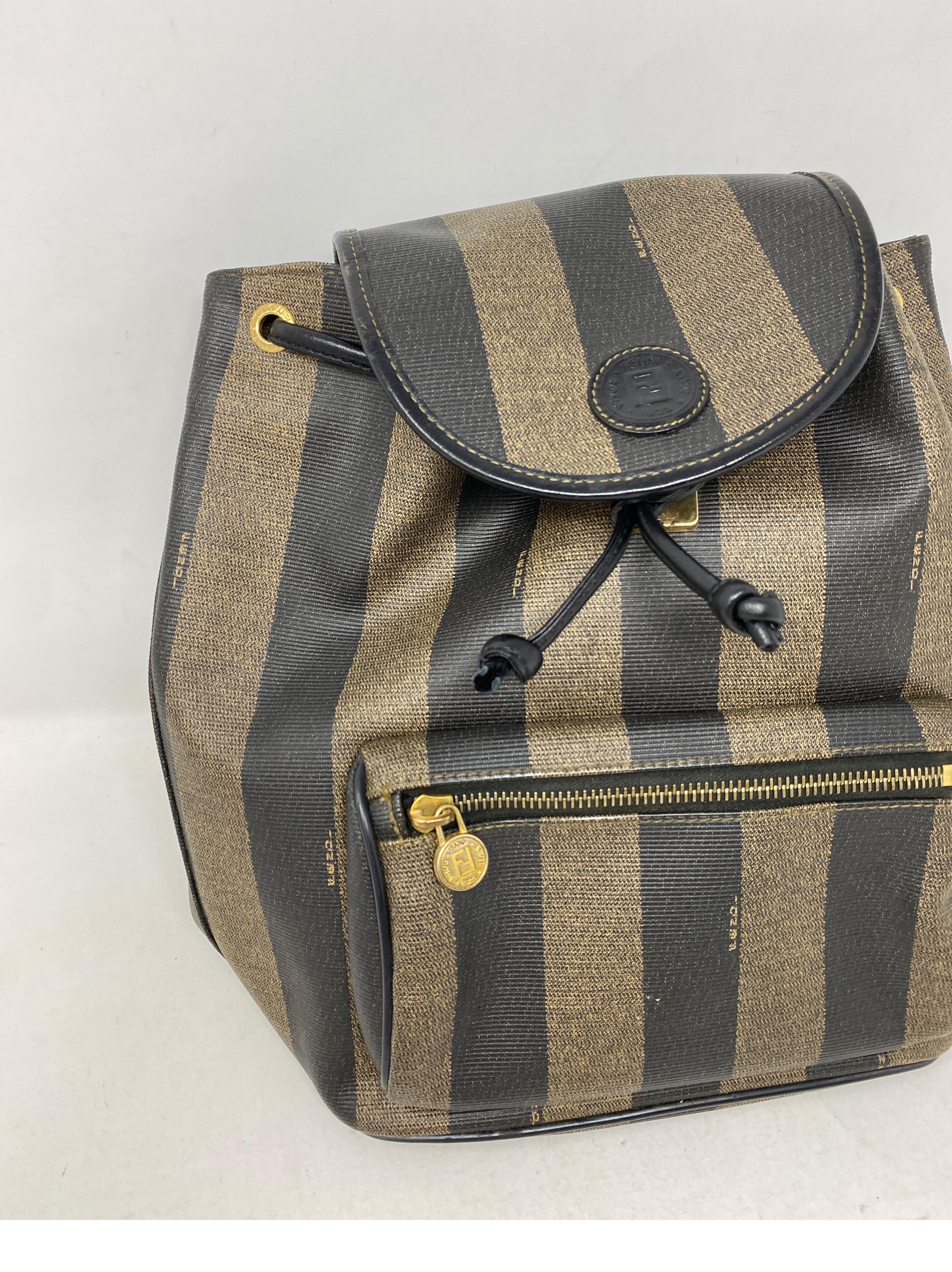 Fendi Vintage-Rucksack. Vintage beschichtetes Segeltuch. Toller Zustand. Innen sauber. Fendi-Streifenmuster Garantiert authentisch.