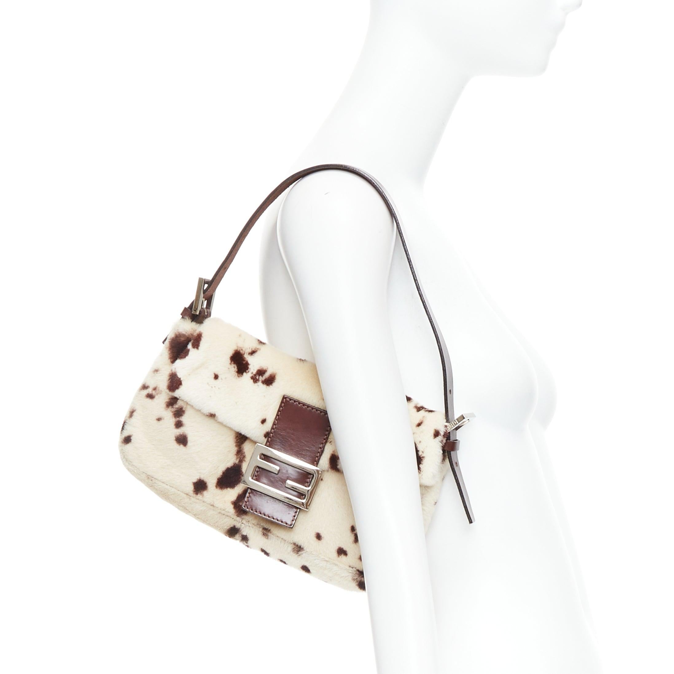FENDI Vintage Baguette brown cream calfhair dalmatian underarm bag
Reference: TGAS/E00237
Brand: Fendi
Model: Baguette
Material: Calf Hair, Leather
Color: Brown, Cream
Pattern: Animal Print
Closure: Magnet
Lining: Brown Fabric
Extra Details: Flat