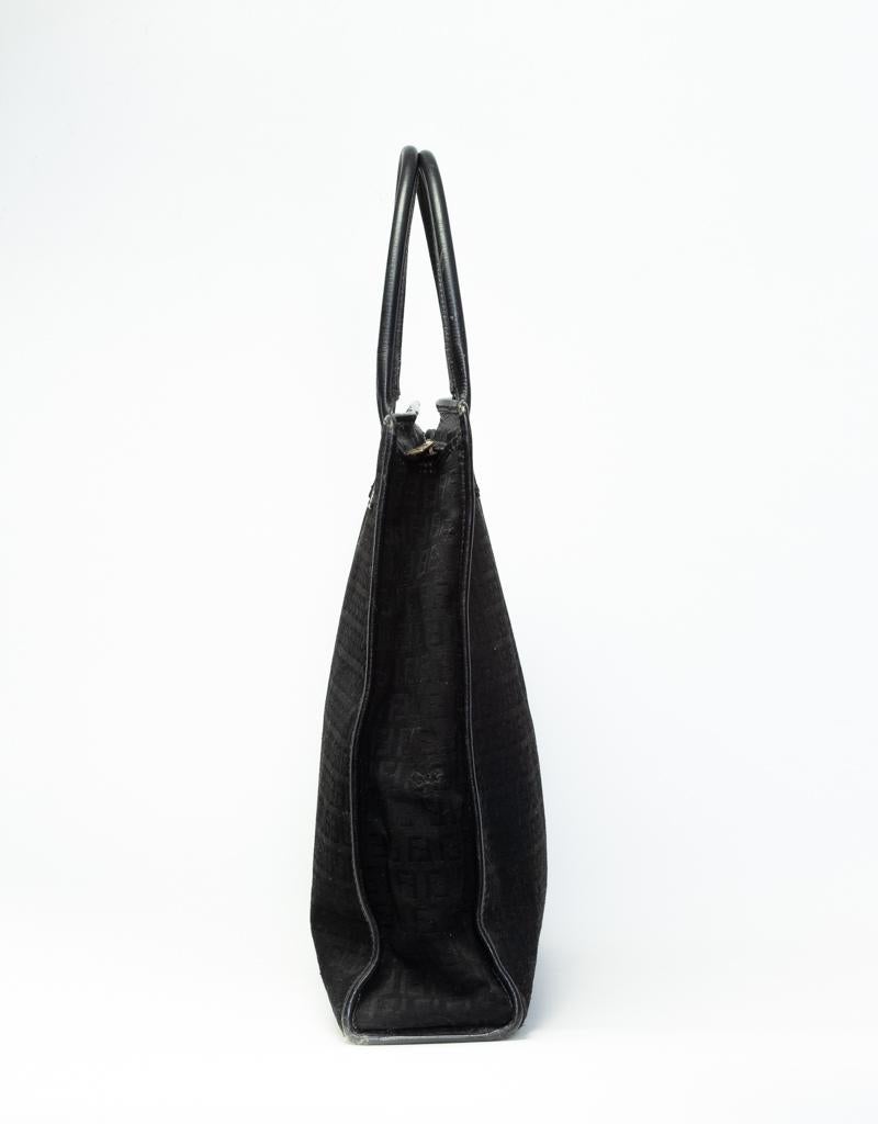 Fendi - Sac fourre-tout monogrammé Zucchiano XL en toile noire vintage Unisexe en vente