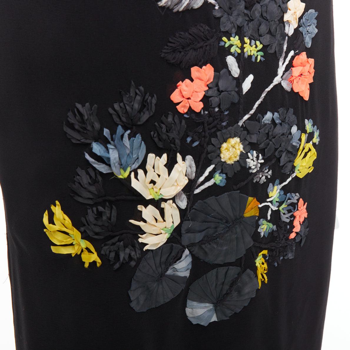 FENDI Vintage negro coral floral adornado un hombro vestido IT42 M
Referencia: WECN/A00057
Marca: Fendi
Diseñador: Karl Lagerfeld
Material: Rayón, seda
Color: negro, rosa
Patrón: Floral
Cierre: Slip On
Forro: Tejido negro
Detalles adicionales: