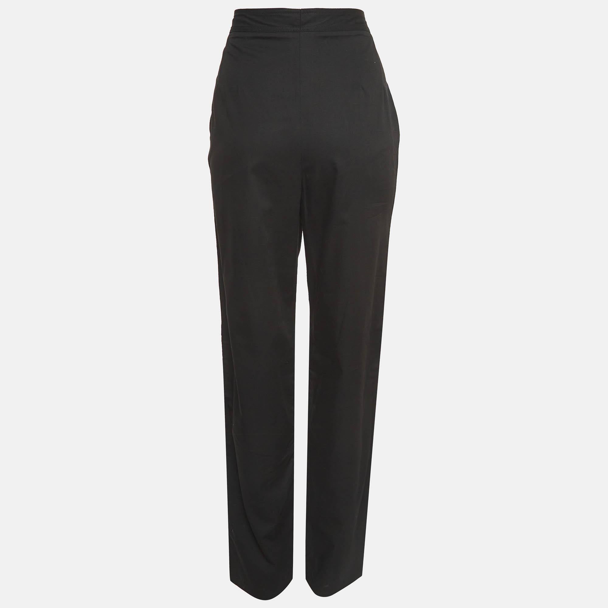 Enhance your formal attire with this pair of trousers. Designed into a superb silhouette and fit, this pair of trousers will definitely make you look elegant.

Includes: Brand tag

