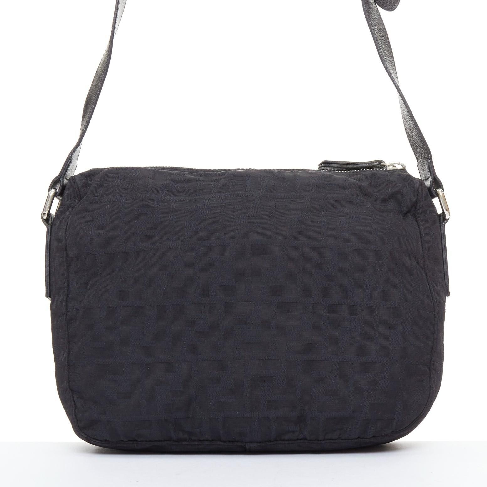 De las mujeres FENDI Vintage negro FF Zucca monograma cuero ribete crossbody messenger bag en venta