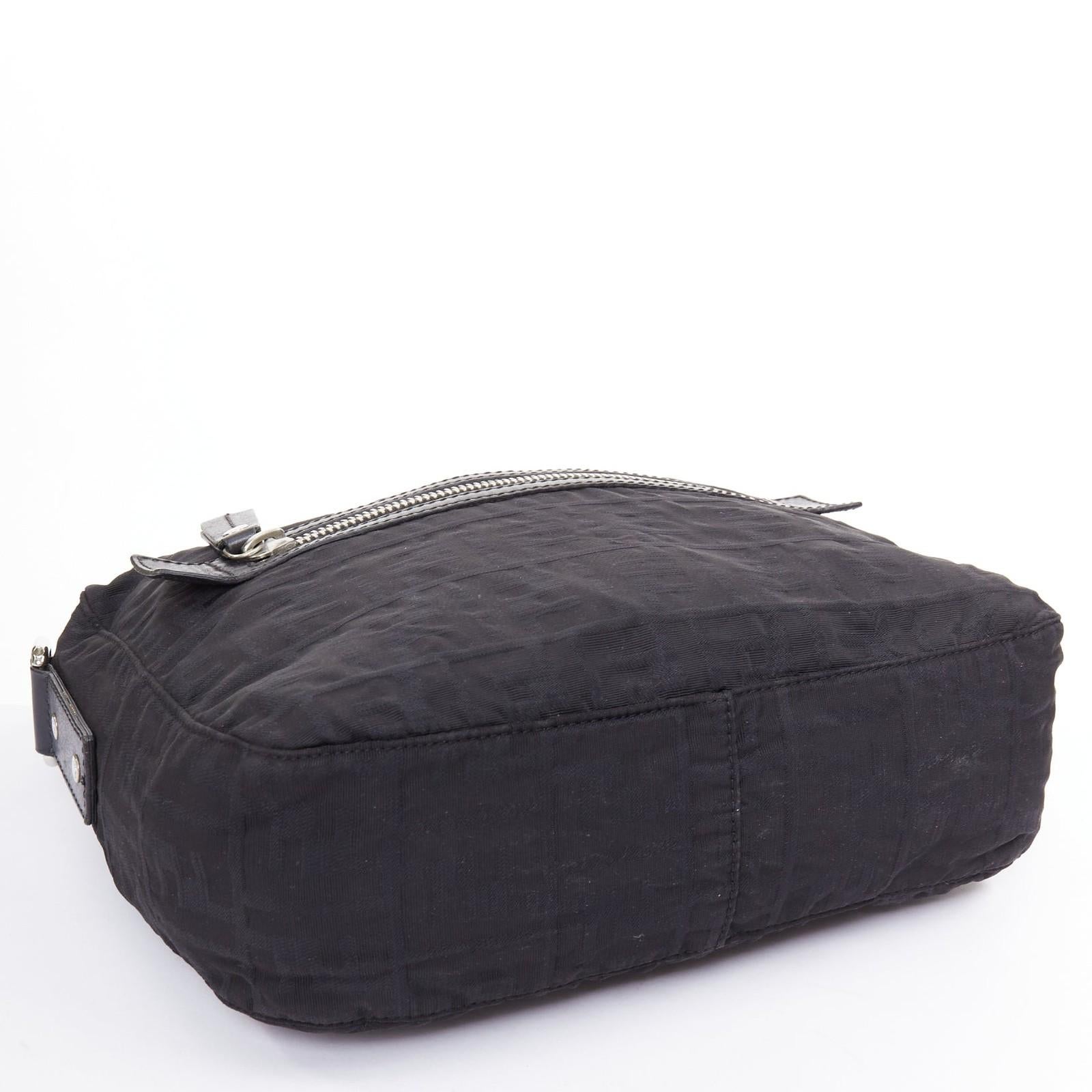 FENDI Vintage negro FF Zucca monograma cuero ribete crossbody messenger bag en venta 1