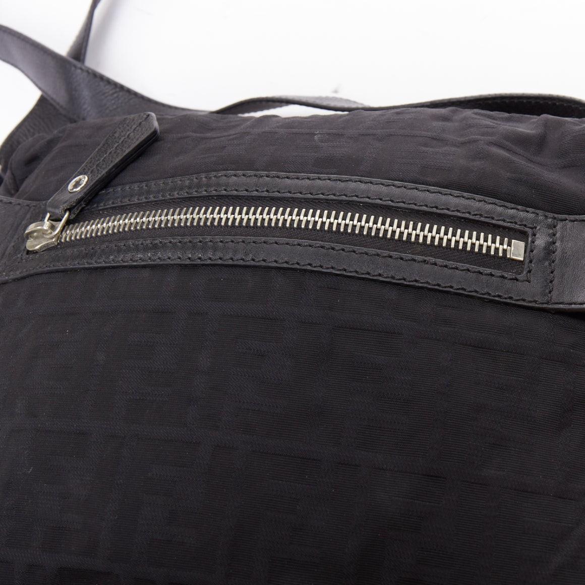 FENDI Vintage negro FF Zucca monograma cuero ribete crossbody messenger bag en venta 2