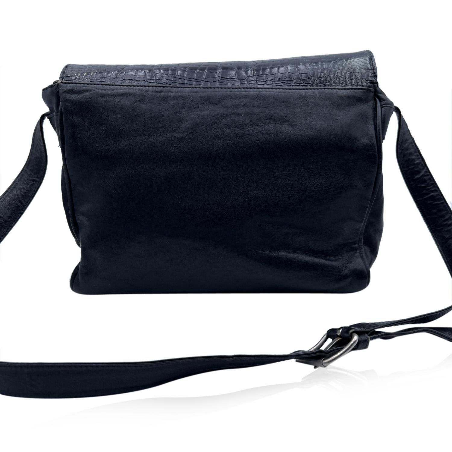 Fendi Vintage Black Leather Embossed Flap Messenger Crossbody Bag In Good Condition In Rome, Rome